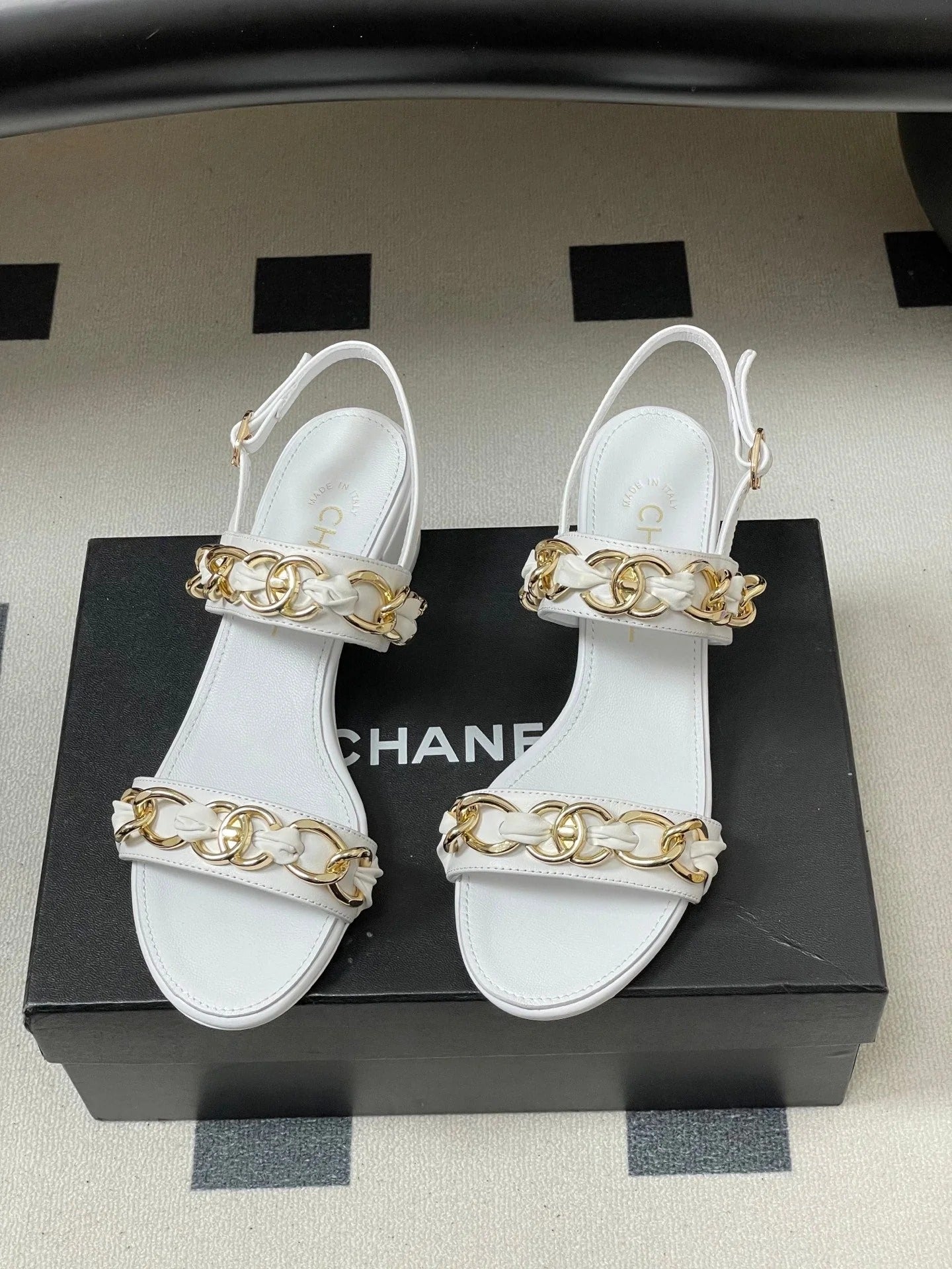 CC 26s Buckle Chain Sandals 55 White Sheepskin 649473