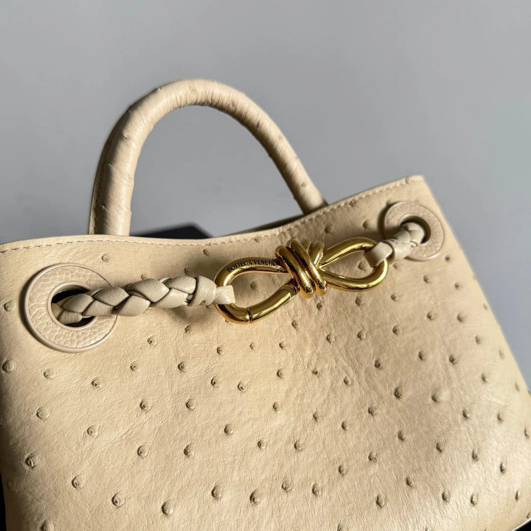 Bottega Veneta 2026 Andiamo Bag 20.5cm Light Butterscotch Ostrich Leather 137038