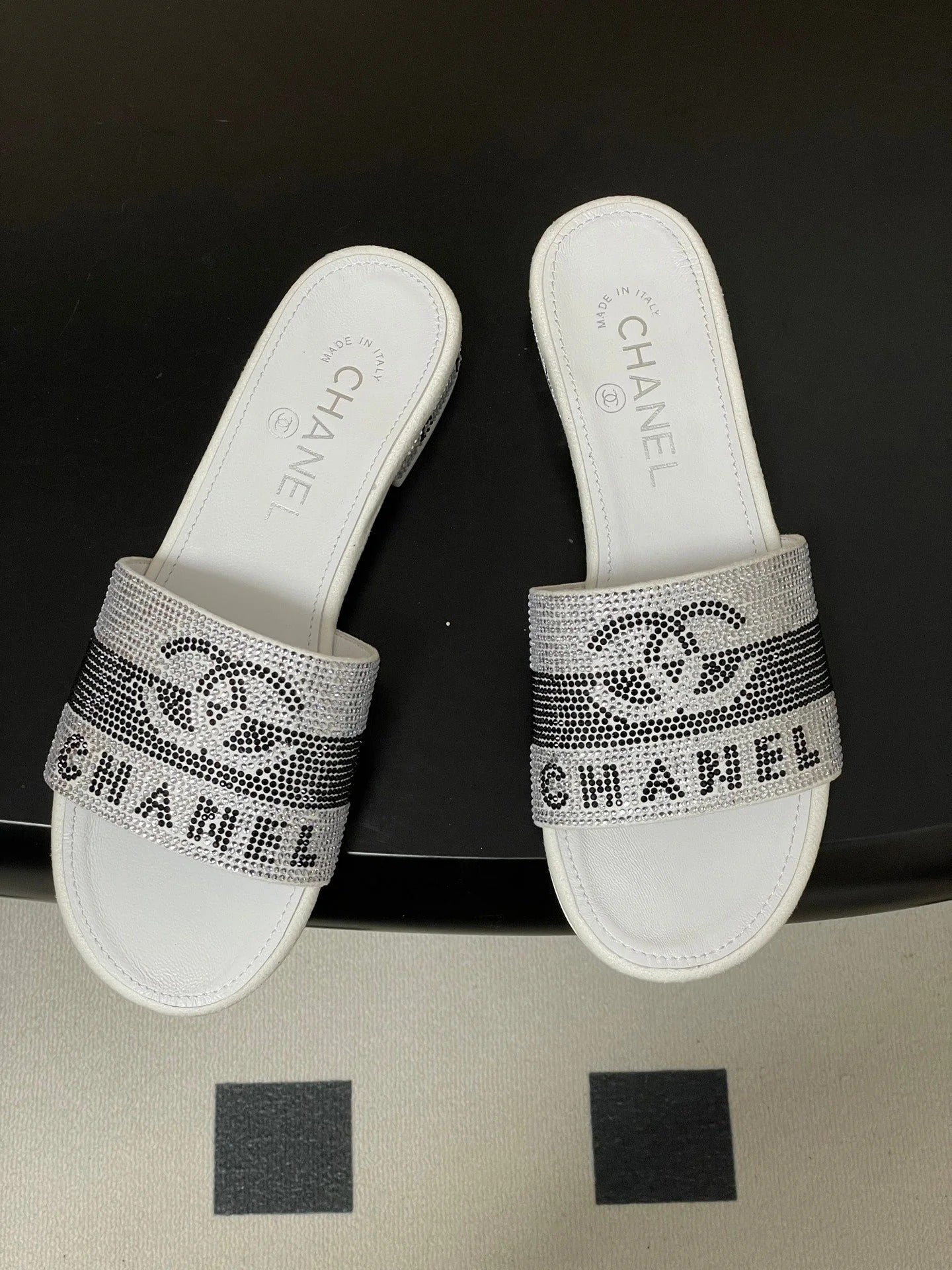 CC 26s Flat Sandals White Gray Sheepskin Rhinestones 649515