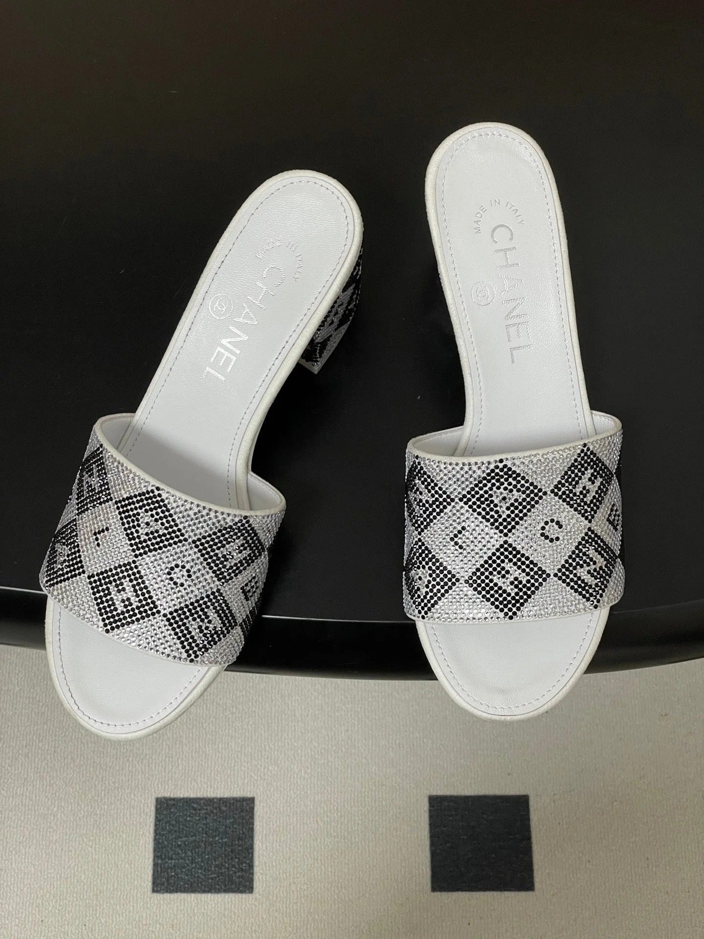 CC 26s Sandals 70 White Gray Sheepskin Rhinestones 649518