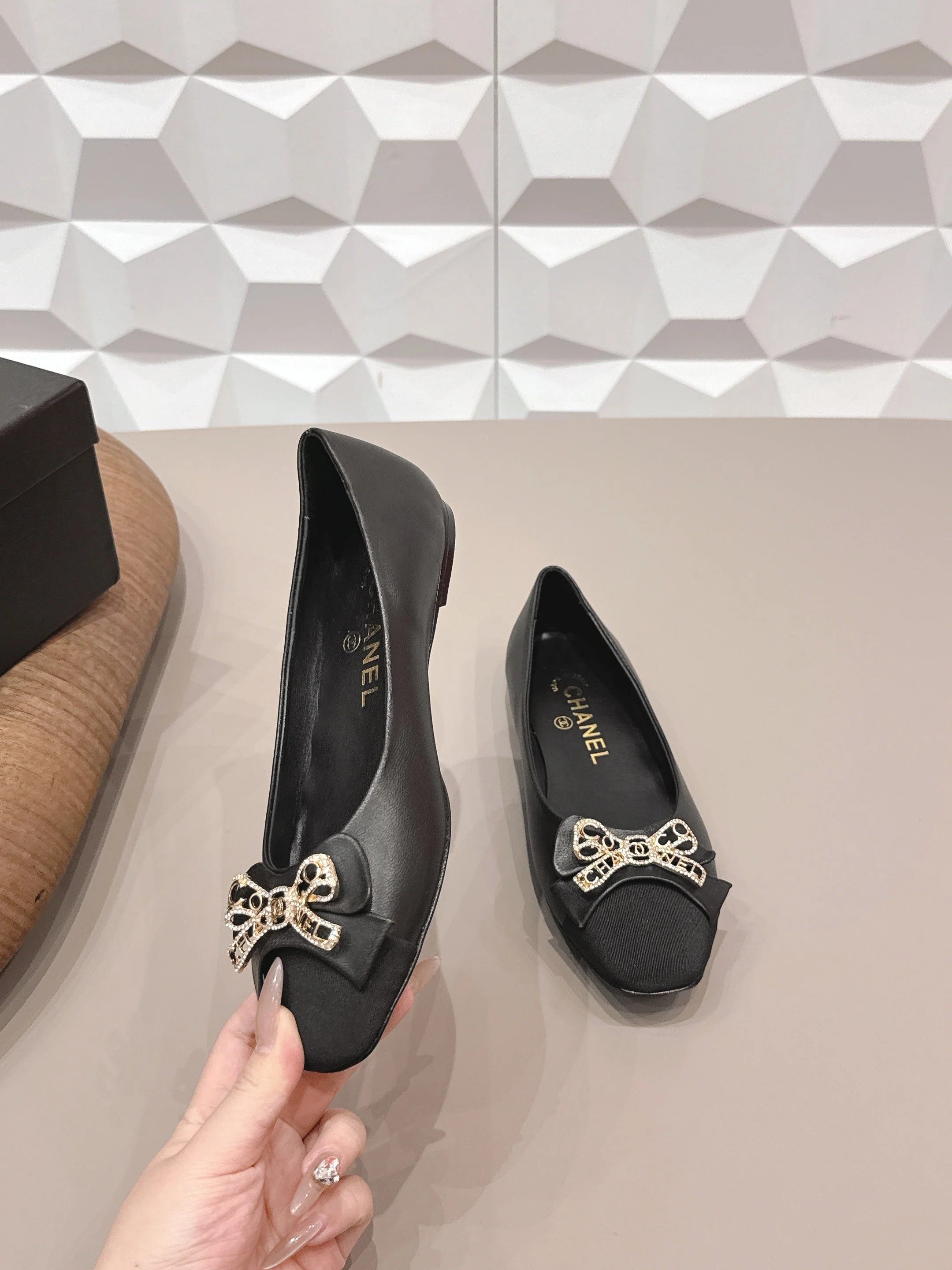 CC 26s Ballet Flats Black Sheepskin 650290