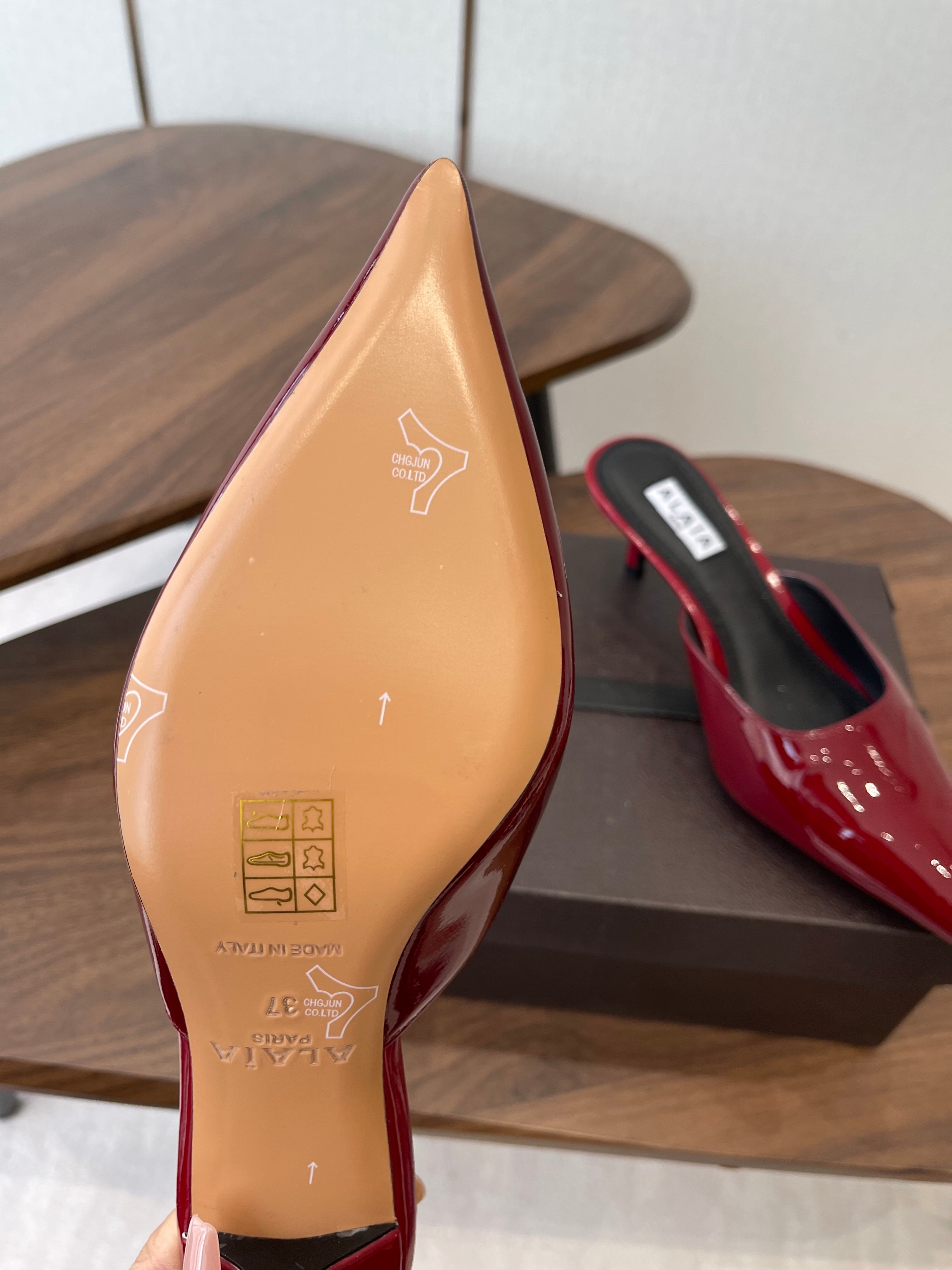 Alaia 26 Pointed-toe Mules 50 Dark Red Patent Leather