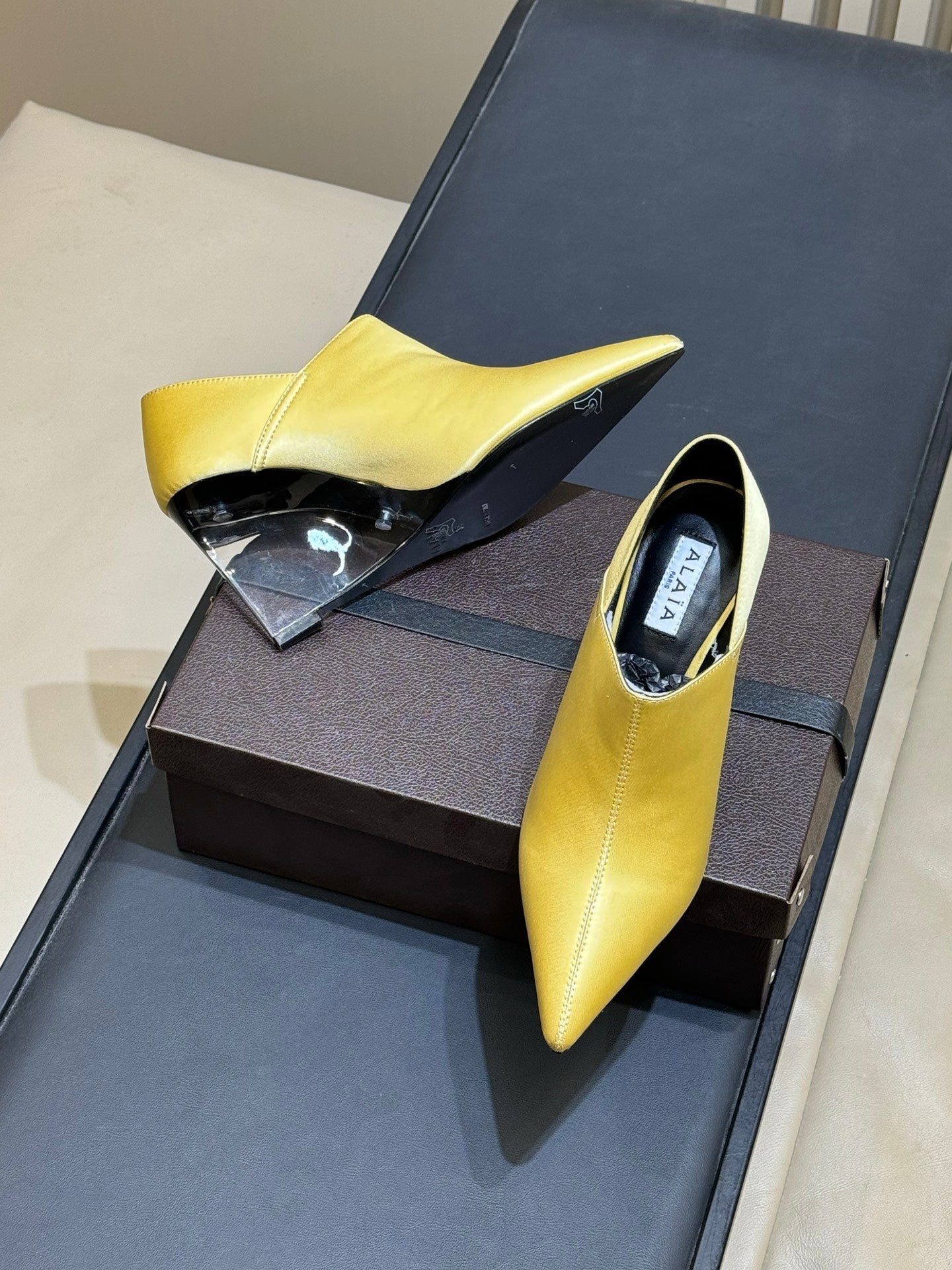 Alaia 26 Pointed-Toe High Heels 70 Yellow Genuine Leather 621724