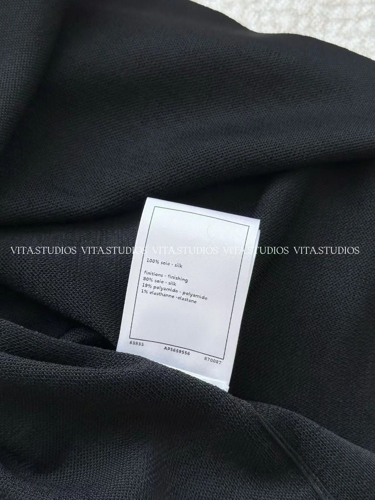 Chanel 2026 Color-blocked V-neck Knit Vest Soie Silk 377548