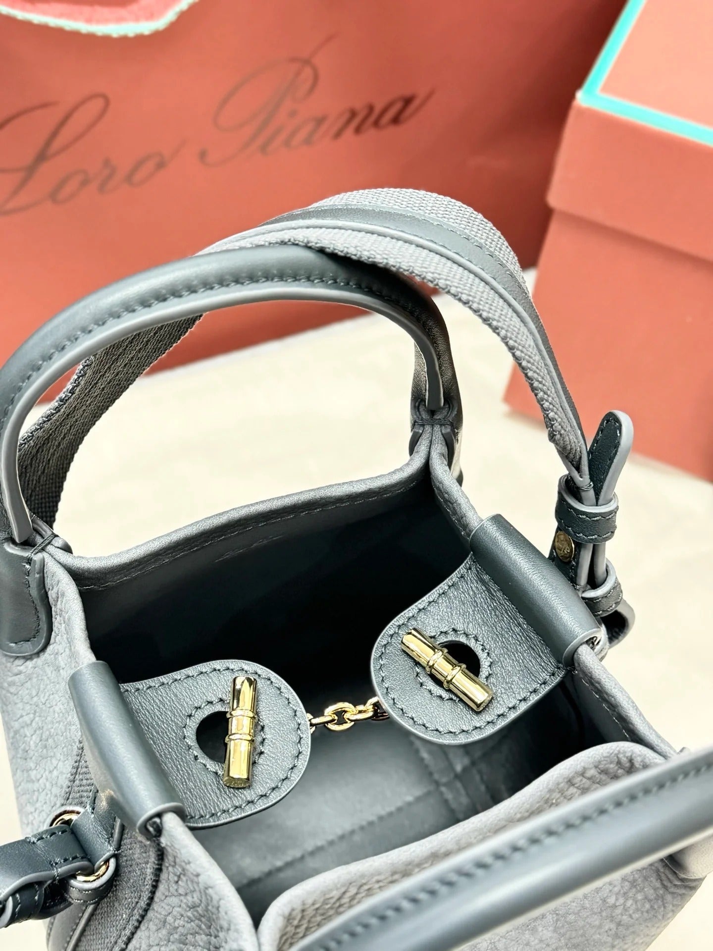 LP 2026 Bale Bucket Bag 16cm Blue-green Cowhide