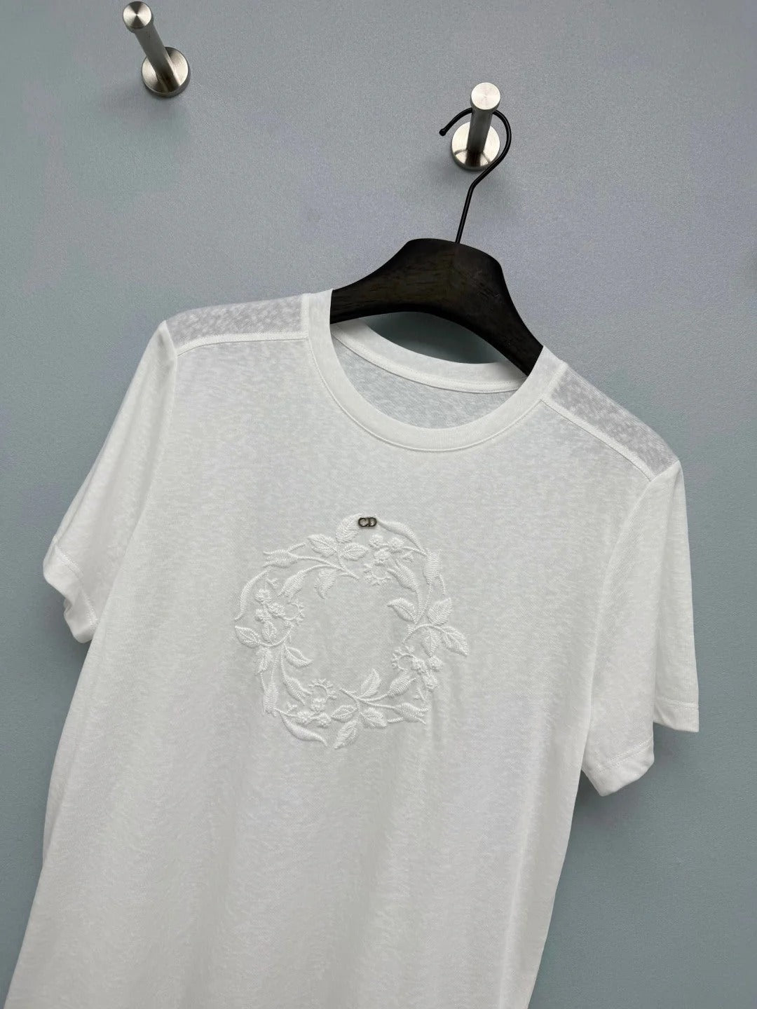 Dior 2026 Floral Embroidery Short-Sleeve T-Shirt White Cotton 392386