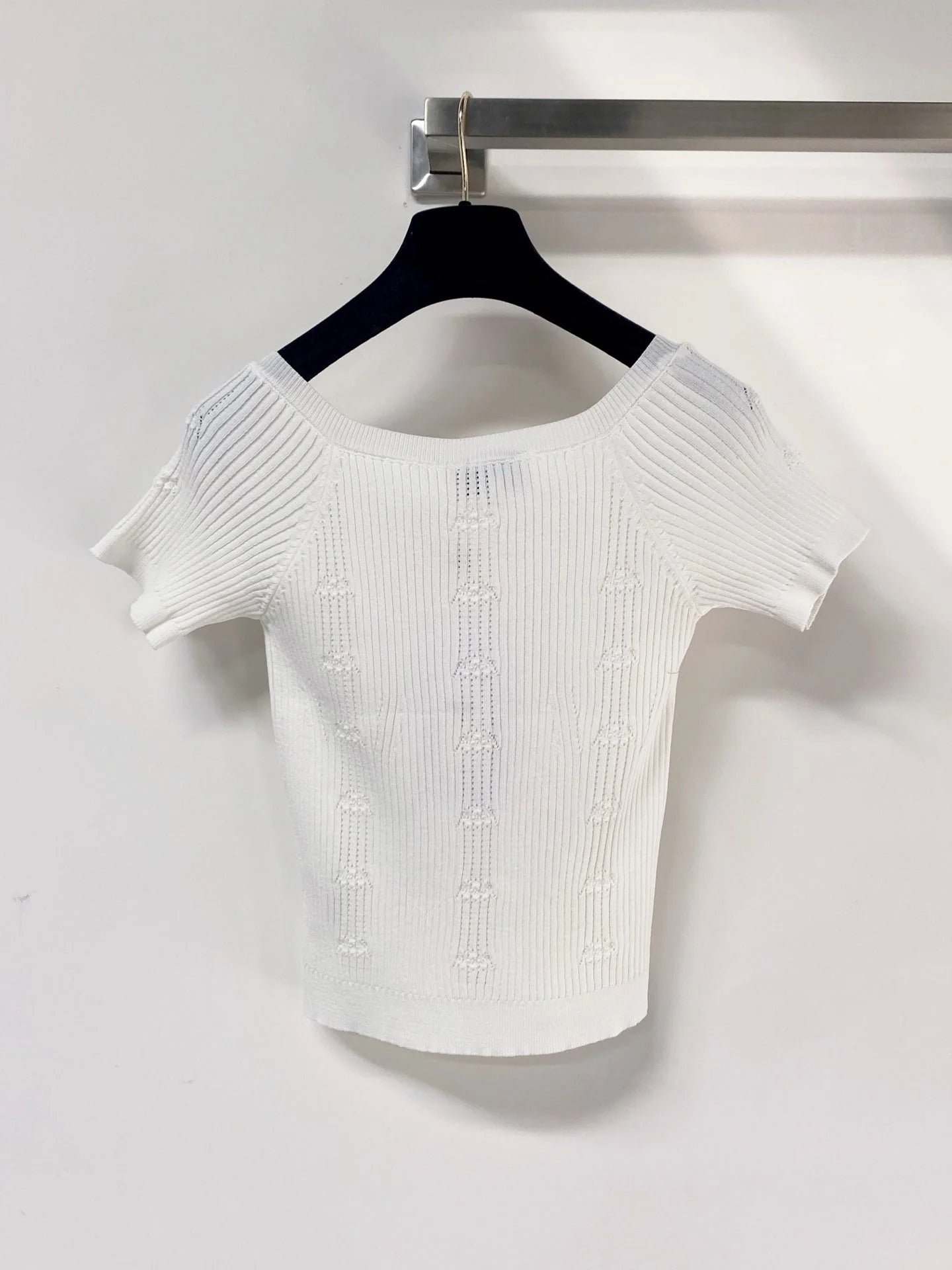 Chanel 2026 V-neckline Short-Sleeve Knit Top White Viscosa 454027