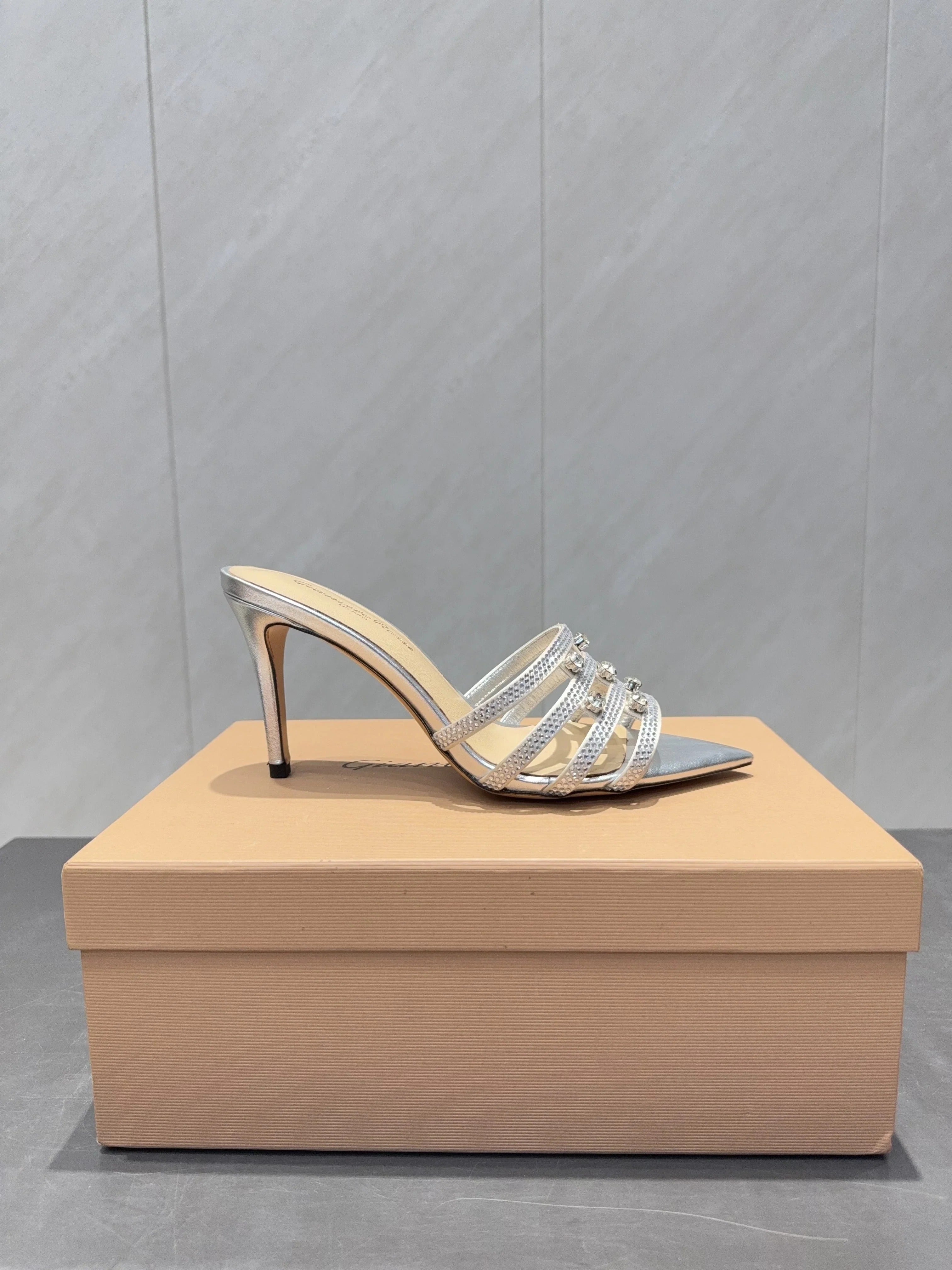 Gianvito Rossi 26SS High Heeled Sandals 100 Metallic Silver Beige Sheepskin 613828