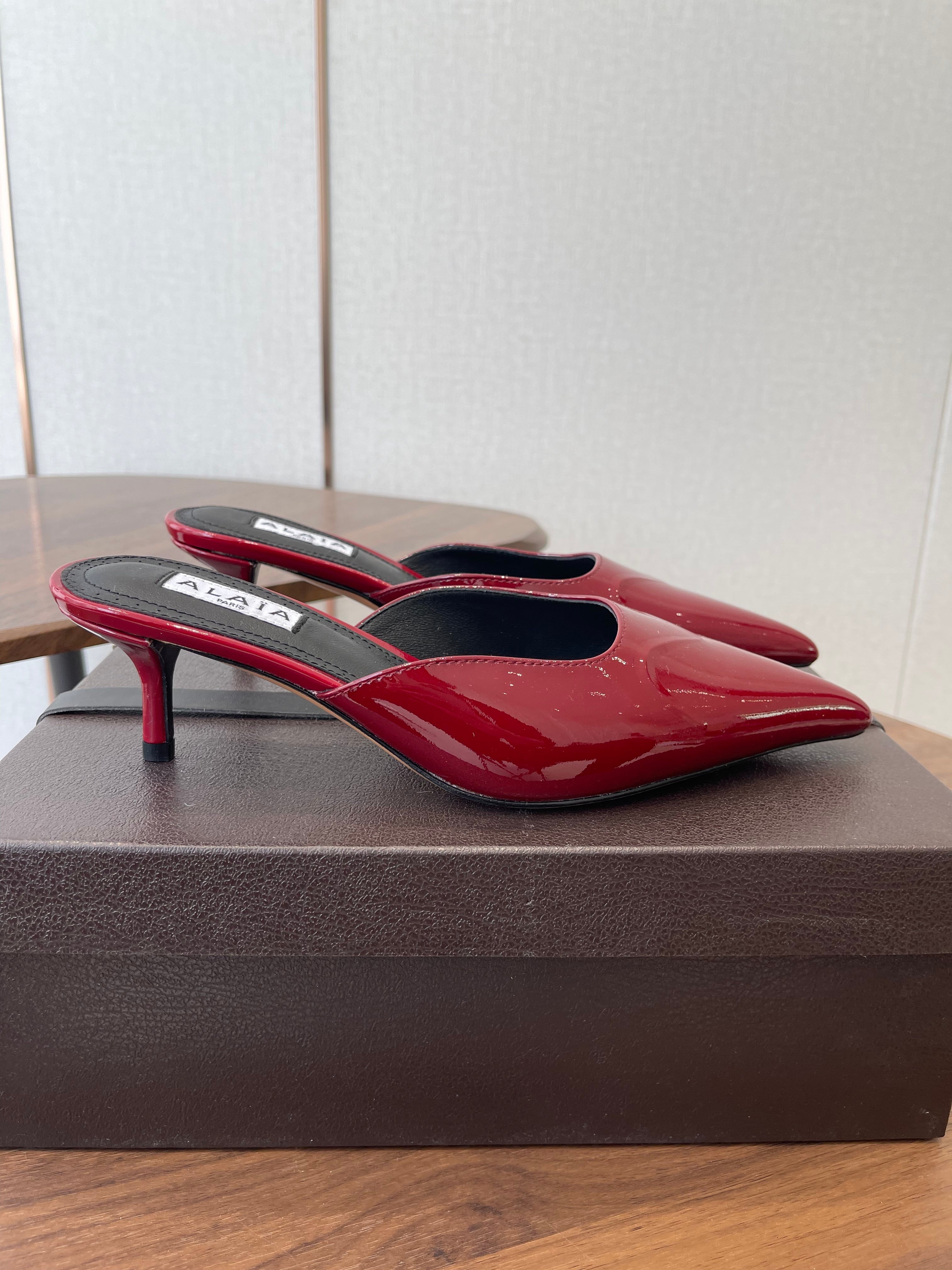 Alaia 26 Pointed-toe Mules 50 Dark Red Patent Leather