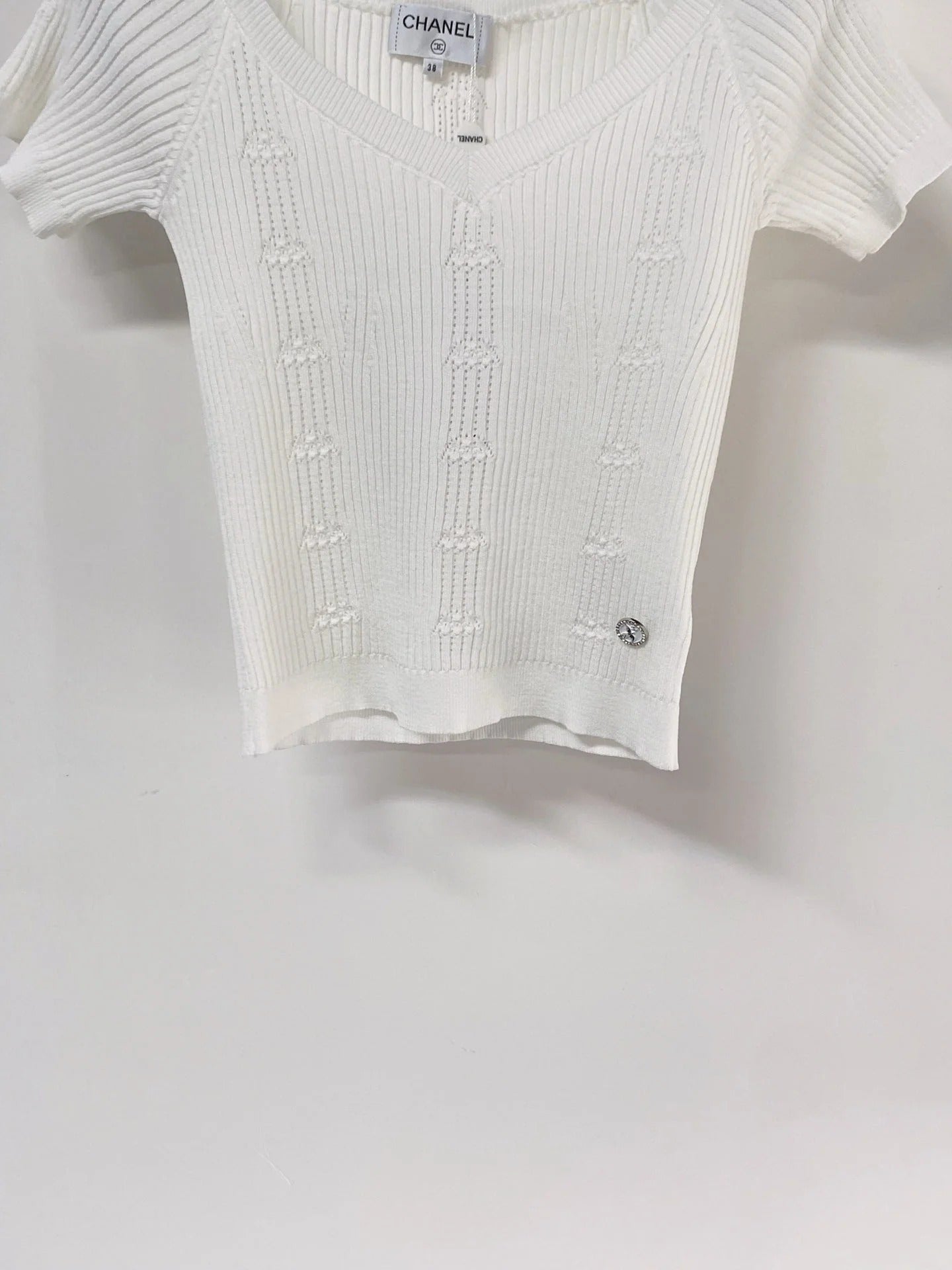 Chanel 2026 V-neckline Short-Sleeve Knit Top White Viscosa 454027