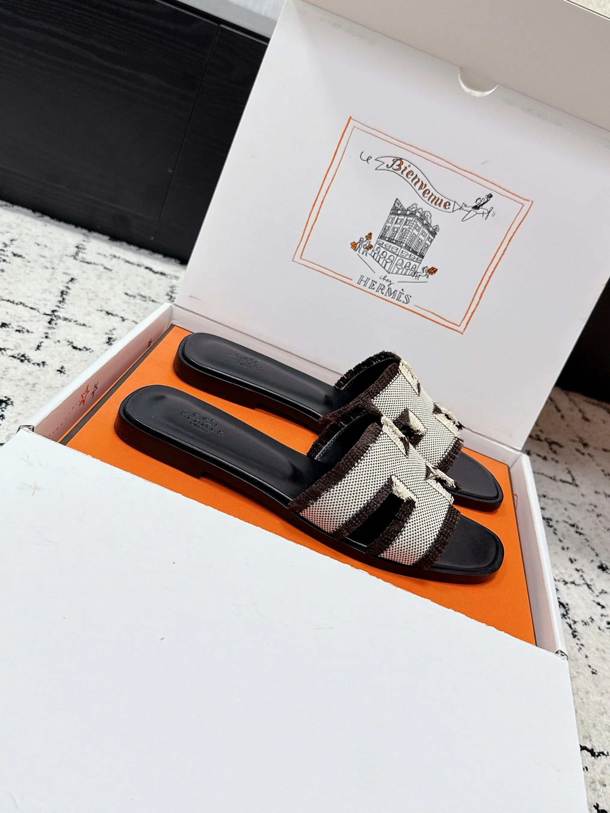 HM 26ss Oran Sandals Black White Brown Canvas Cowhide 617214