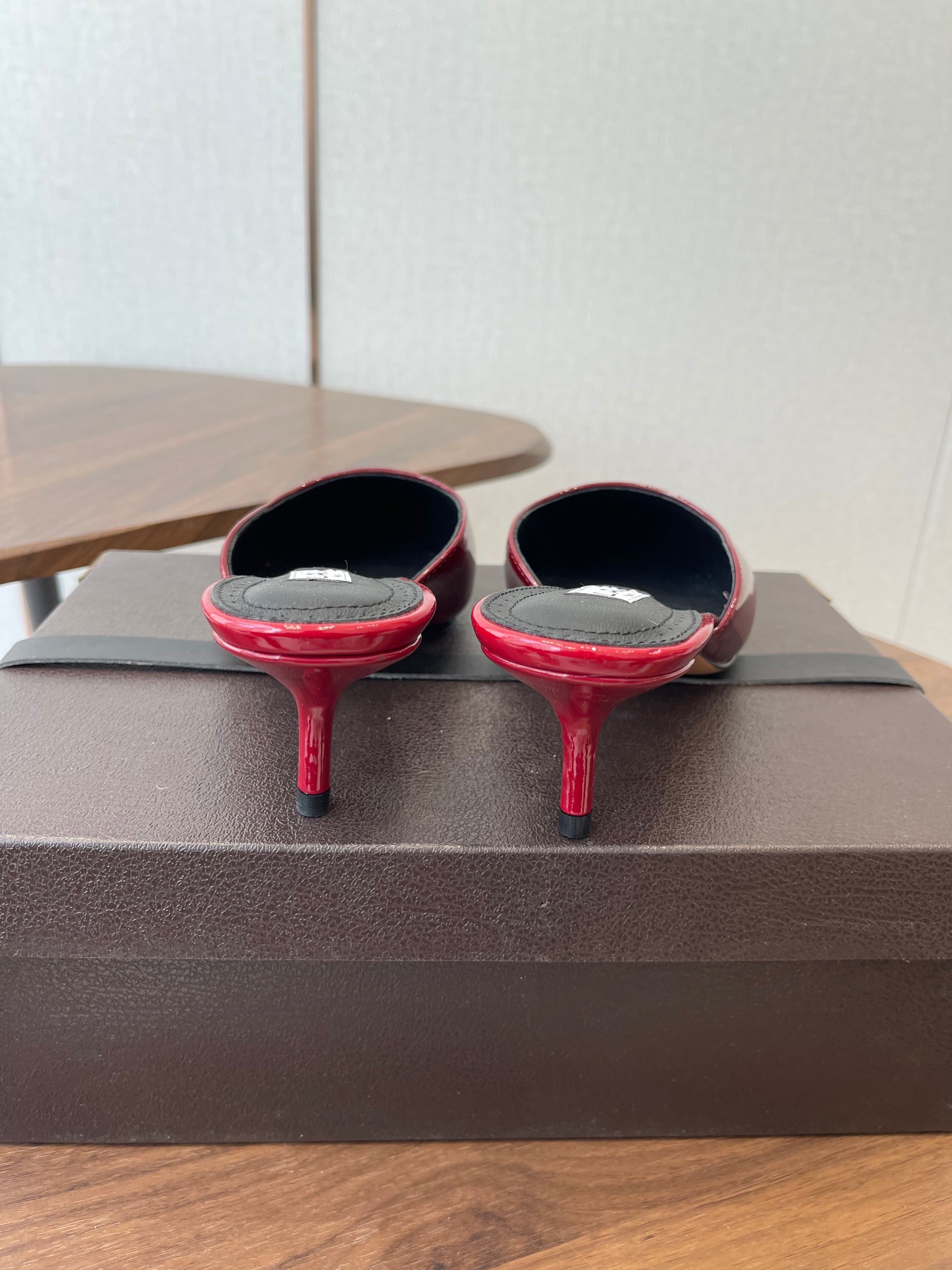 Alaia 26 Pointed-toe Mules 50 Dark Red Patent Leather