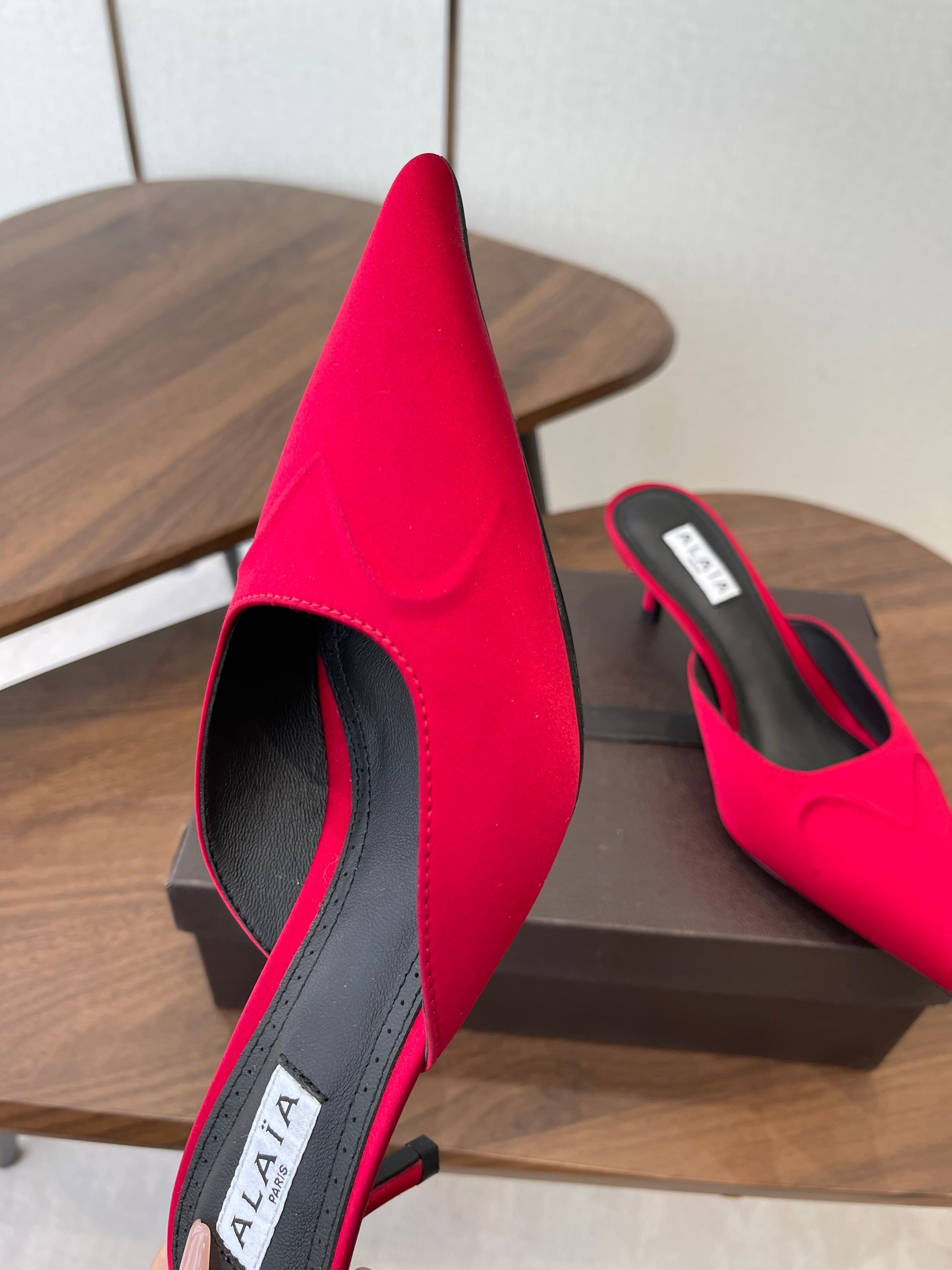 Alaia 26 Pointed-toe Mules 50 Red Sheepskin 624910