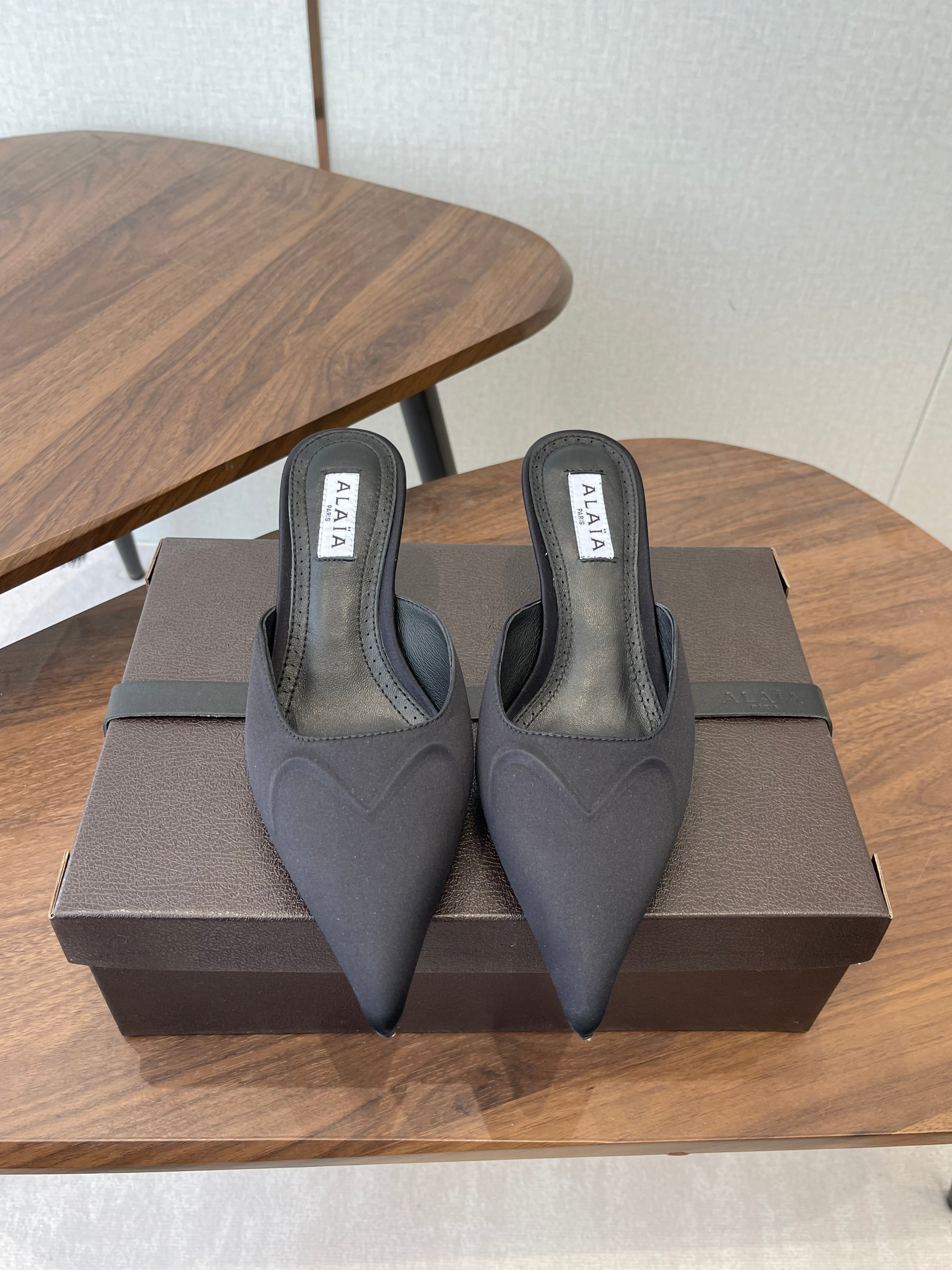Alaia 26 Pointed-toe Mules 50 Black Sheepskin 624906