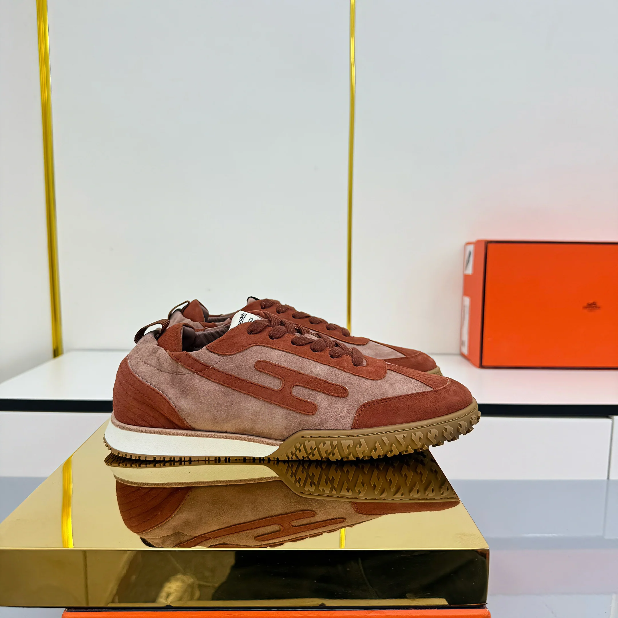 HM 2026 Casual Sneakers Rust Brown Suede 667356