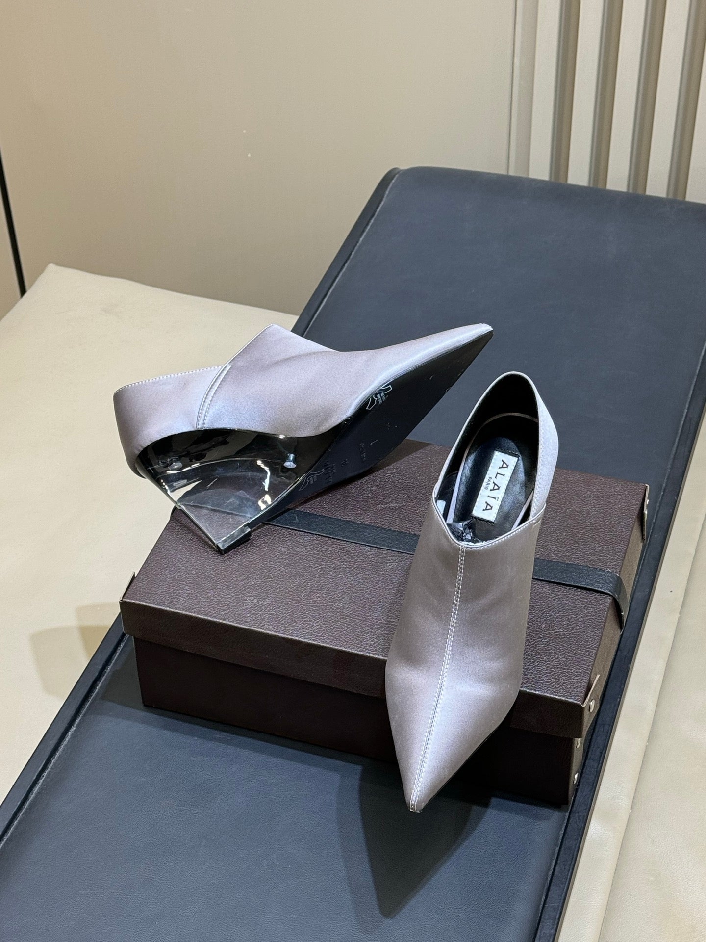 Alaia 26 Pointed-Toe High Heels 70 Gray Genuine Leather 621722