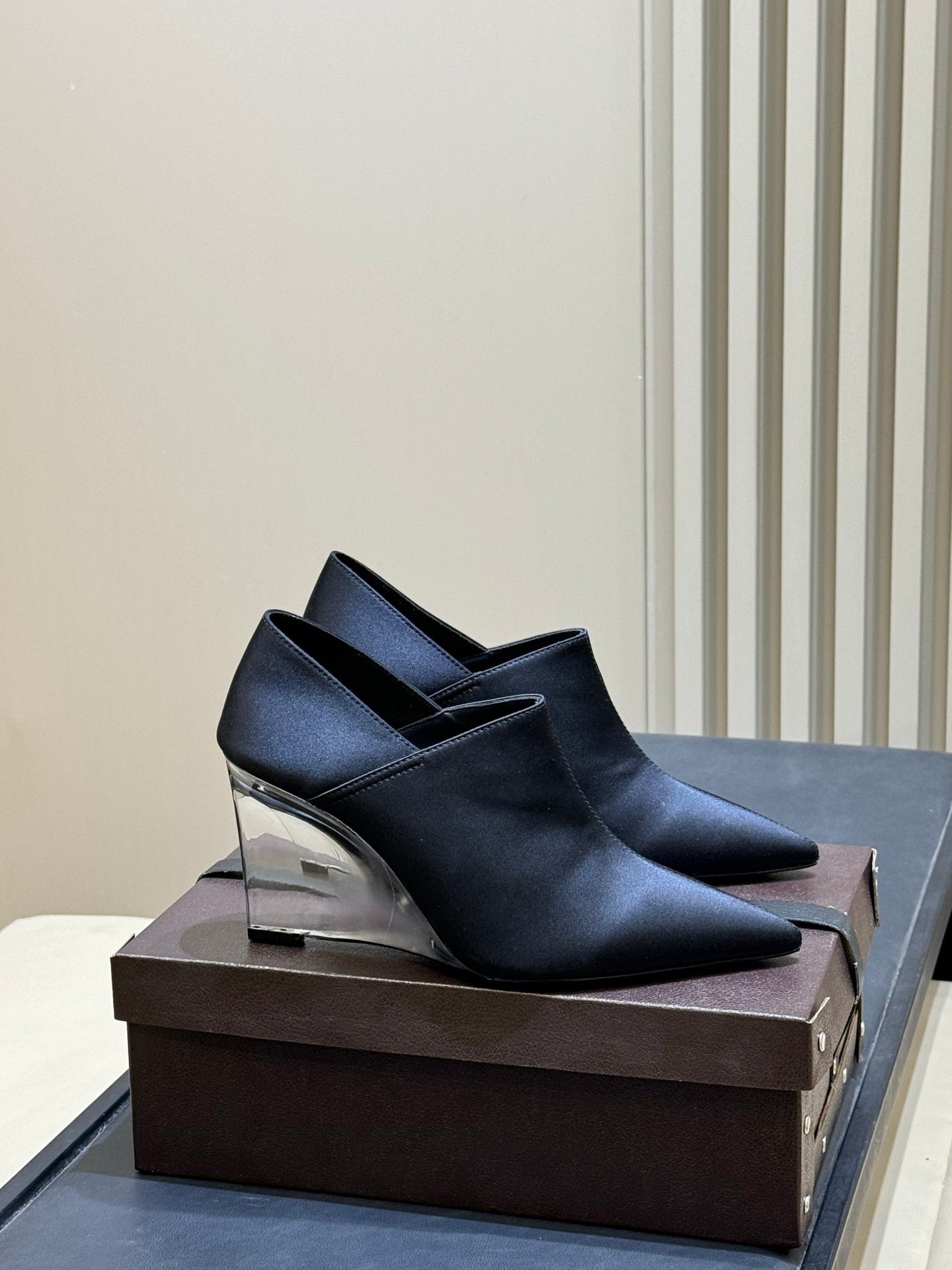 Alaia 26 Pointed-Toe High Heels 70 Black Genuine Leather 621721