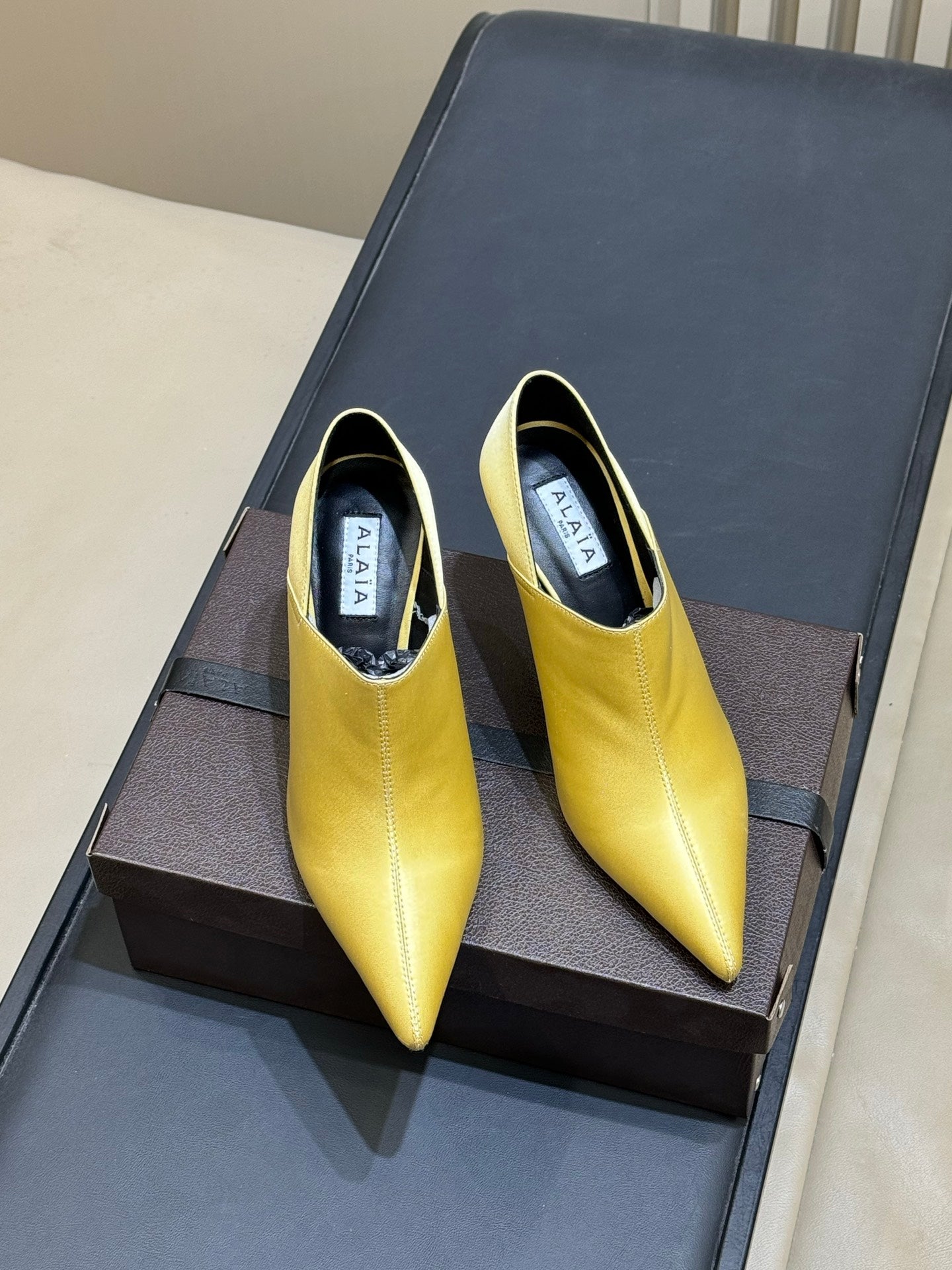 Alaia 26 Pointed-Toe High Heels 70 Yellow Genuine Leather 621724