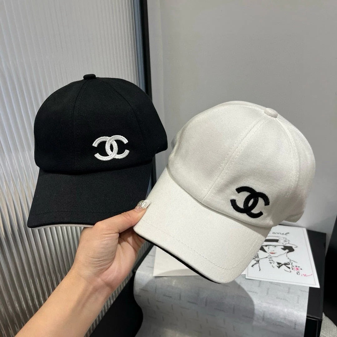 BASEBALL HAT IN WHITE WITH WHITE TRIM 673994
