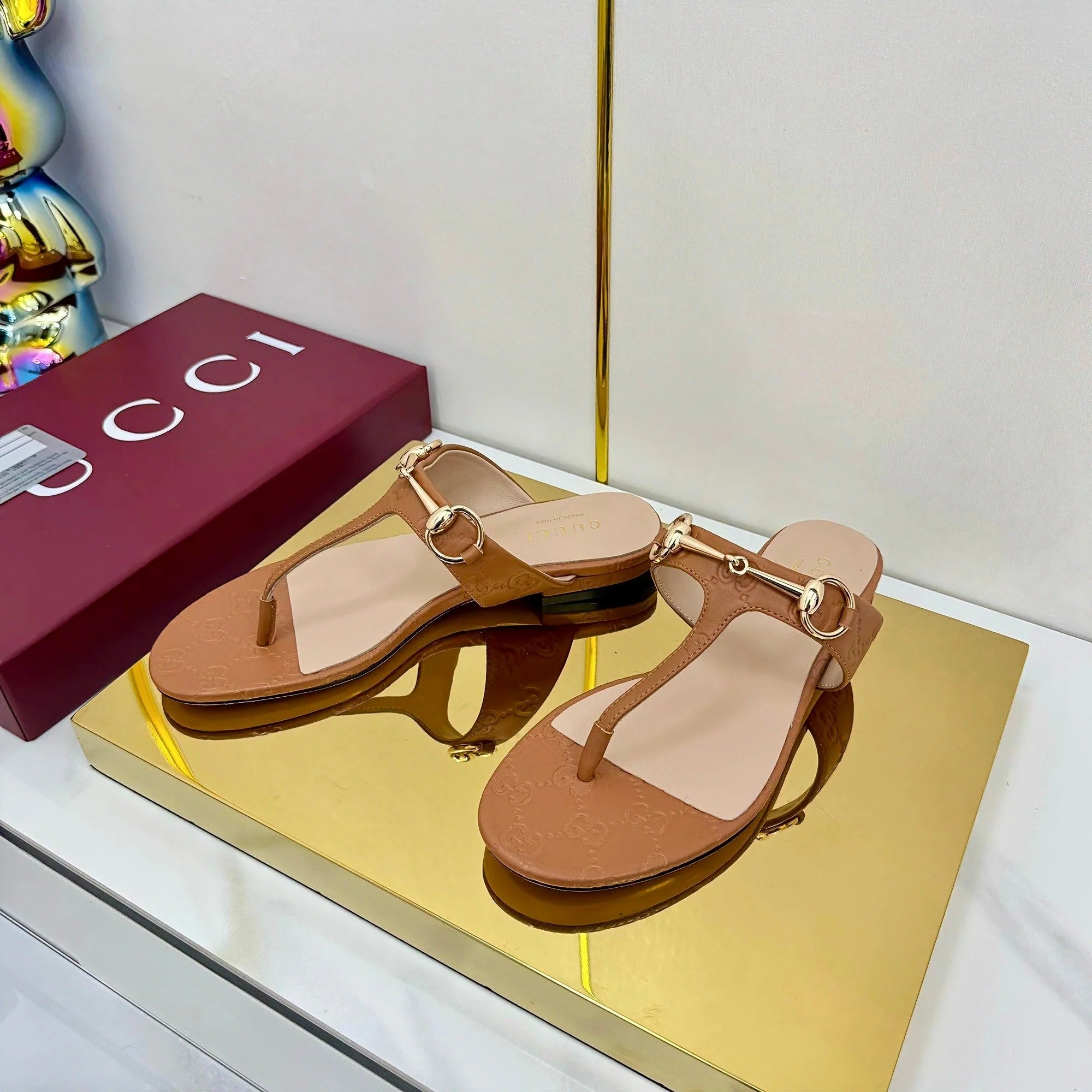 THONG SANDALS IN BROWN LAMBSKIN PRINTED LOGO WITH GOLD HARDWARE