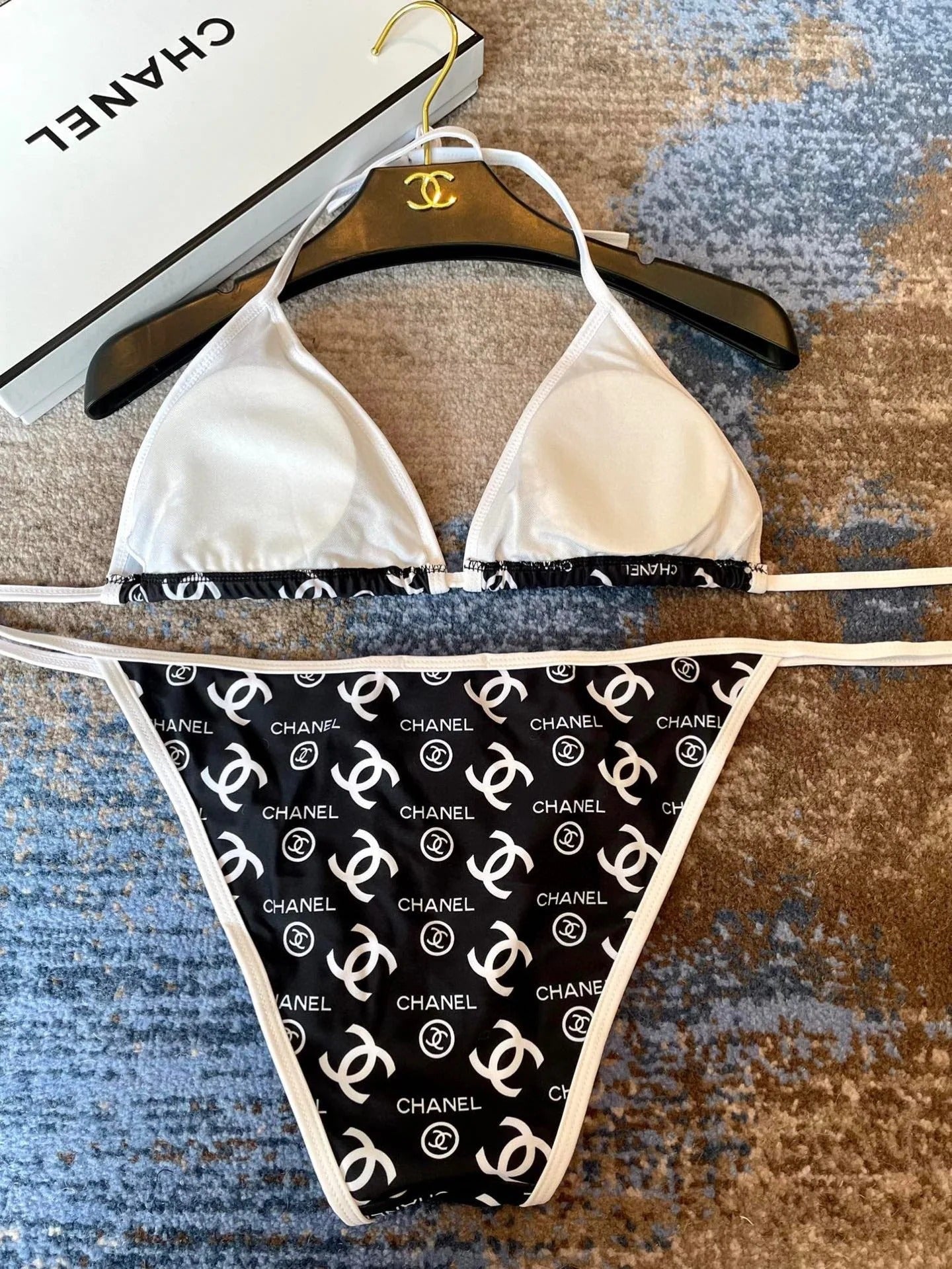 BIKINI SWIMSUIT IN BLACK AND WHITE AND PRINTED 627825