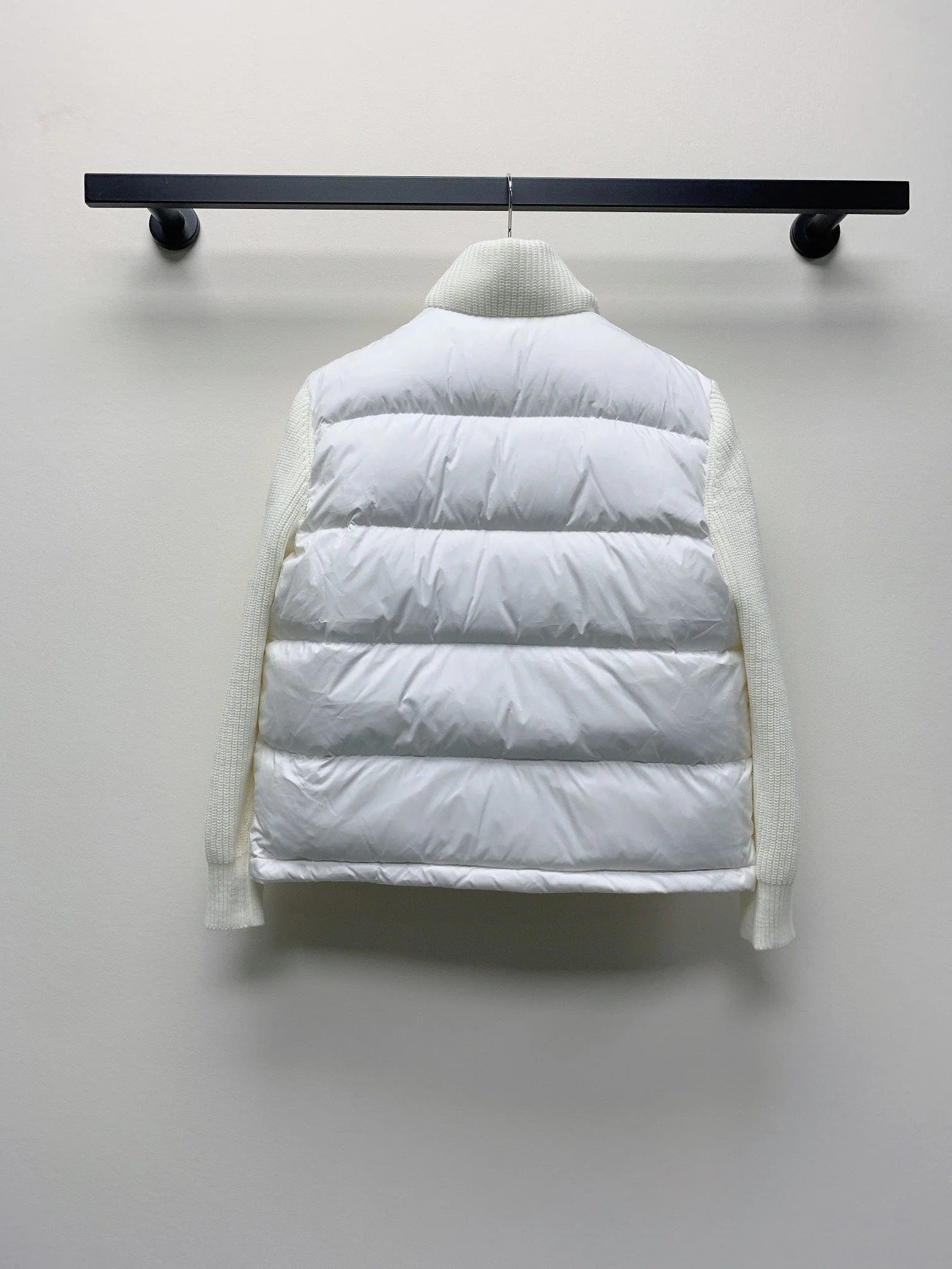 MONCLER 25S JACKET IN WHITE 001