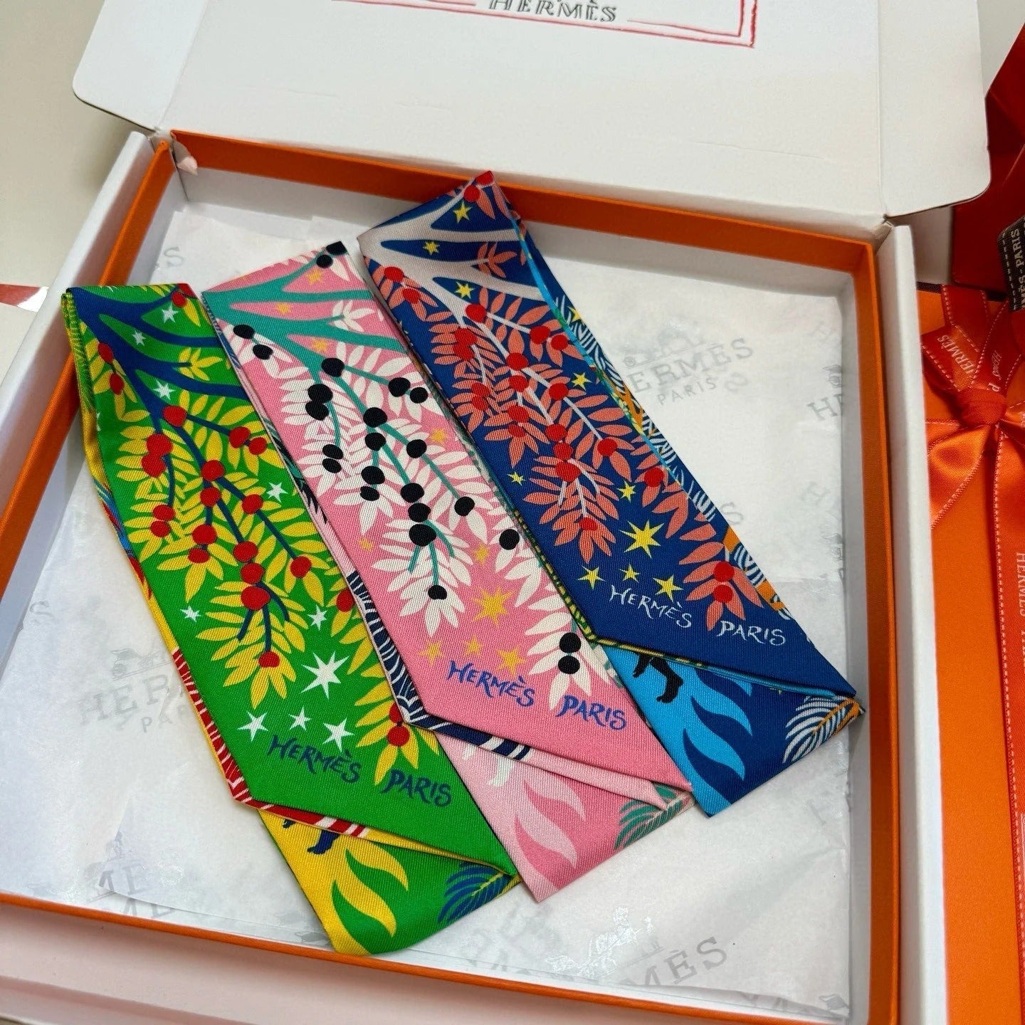 HERMES 25S SILK NECKERCHIEF 86 IN SILK 714353