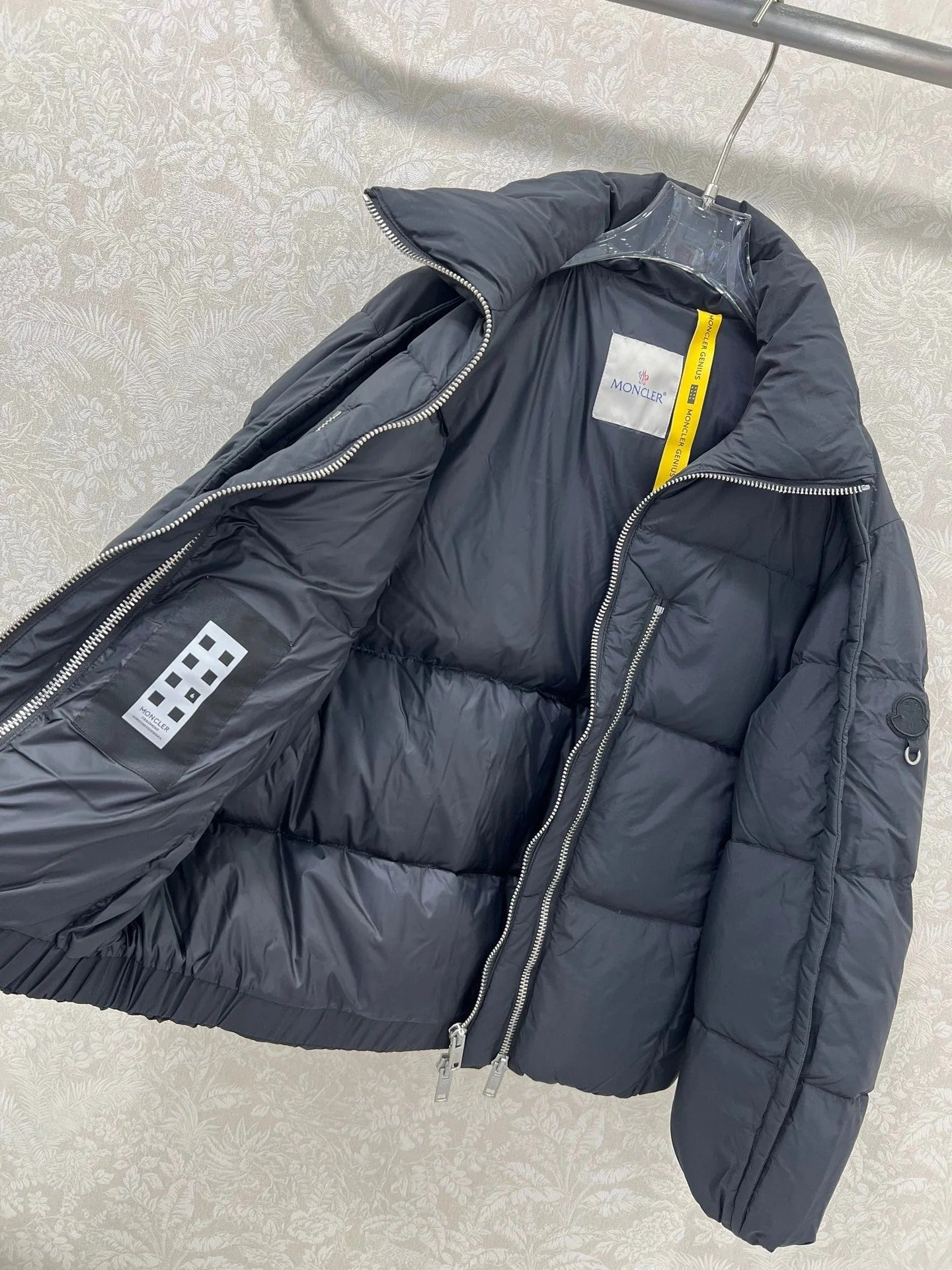 MONCLER 25S JACKET IN BLACK 076
