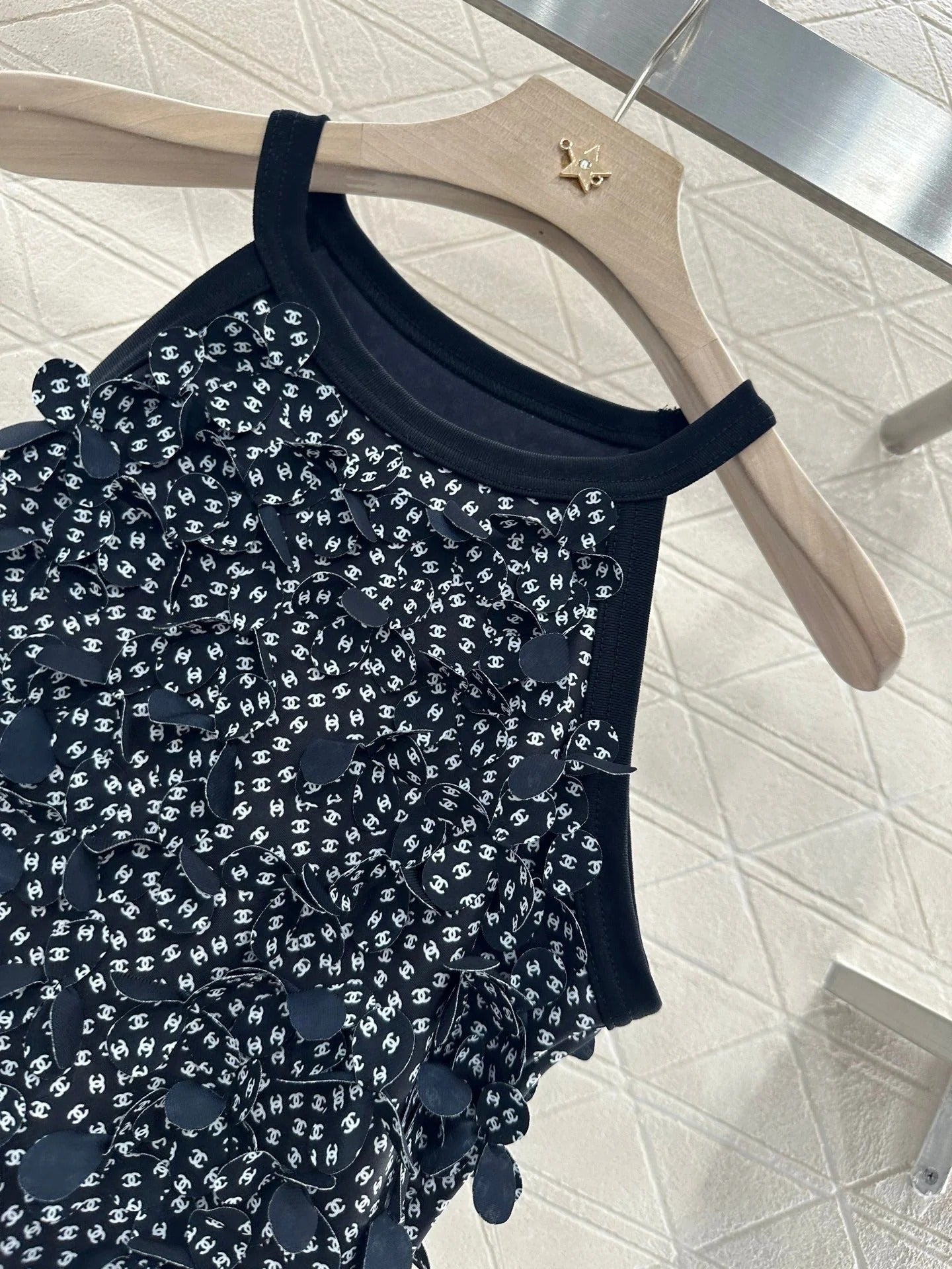 CHANEL 25S OFF-SHOULDER TANK TOP 265584