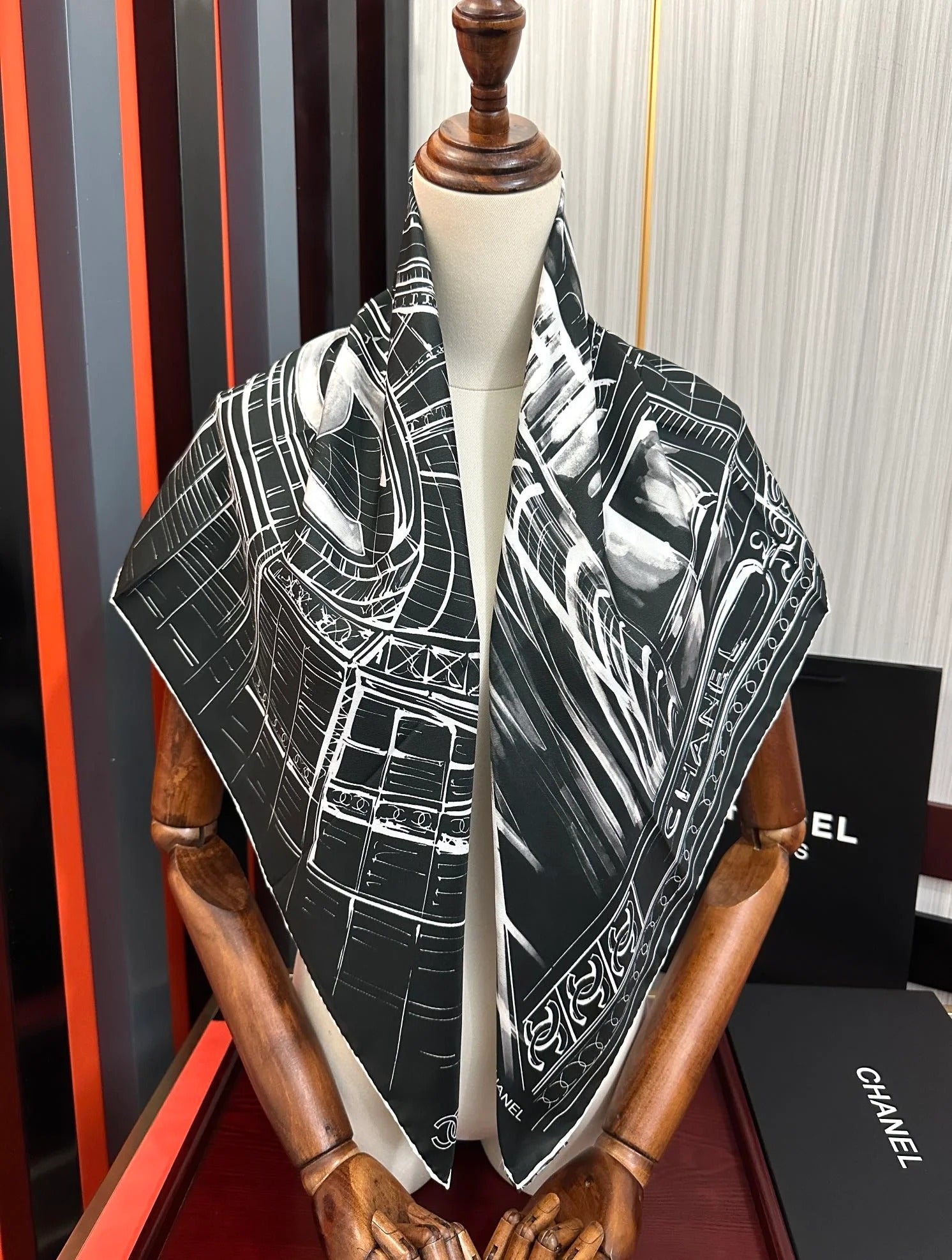 CHANEL 25S SCARF 90 IN SILK 002