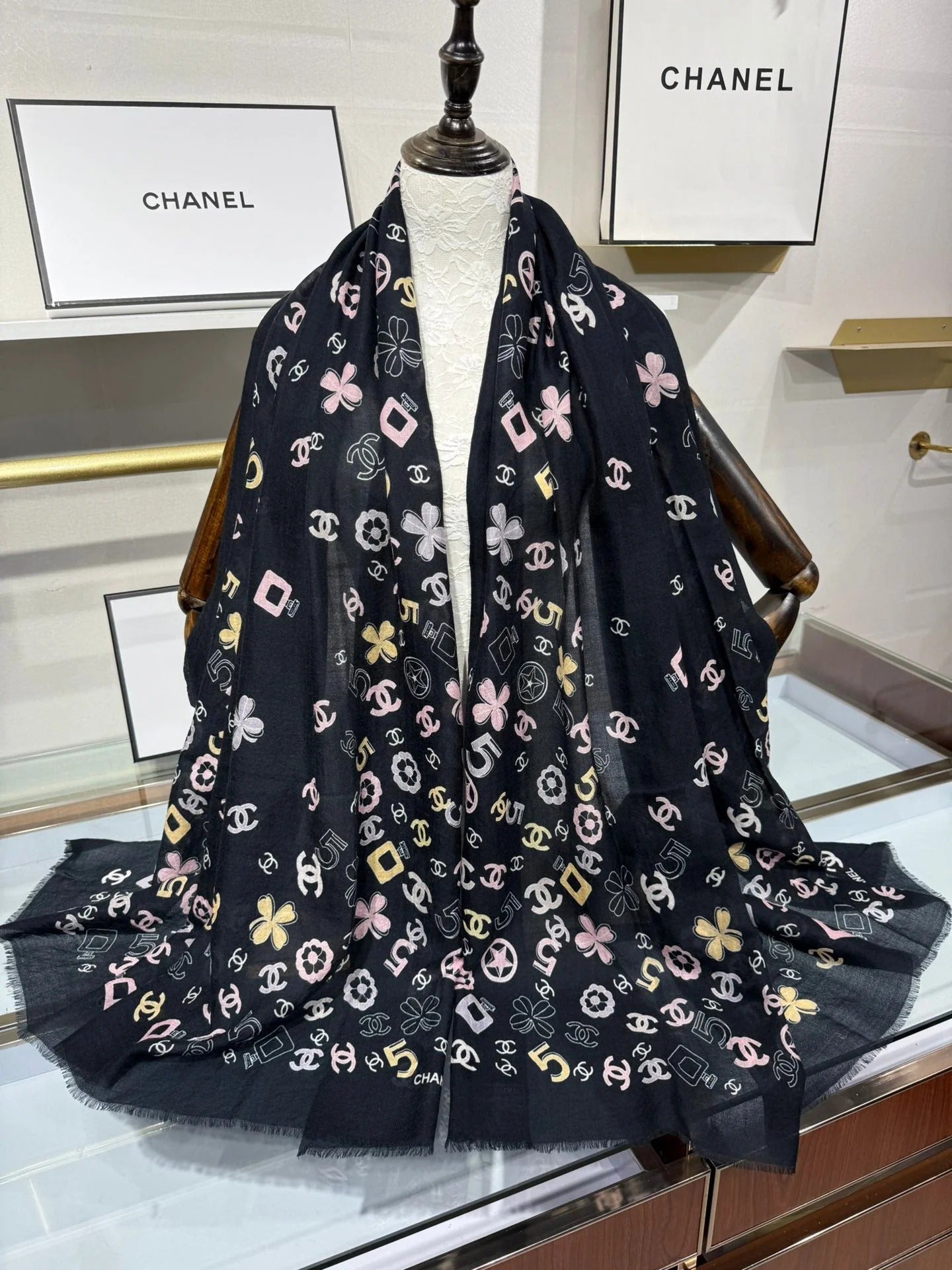 CHANEL 25S SCARF 200 IN CASHMERE 706597