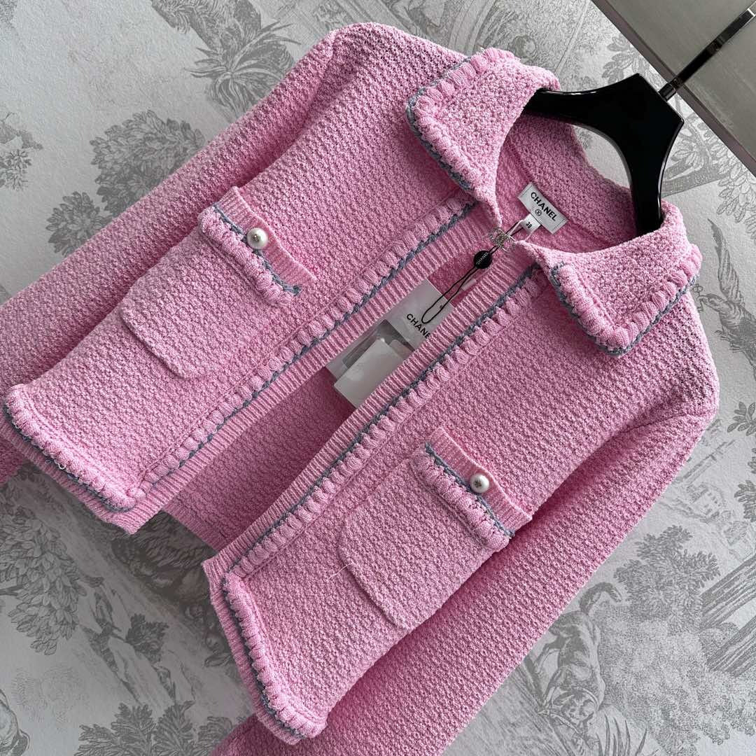 CHANEL PINK AND WHITE KNIT SWEATER 263624