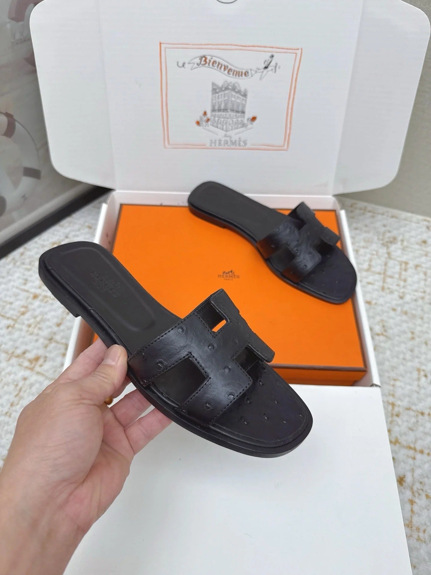 HM 26ss Oran Sandals Black Ostrich Leather 625094