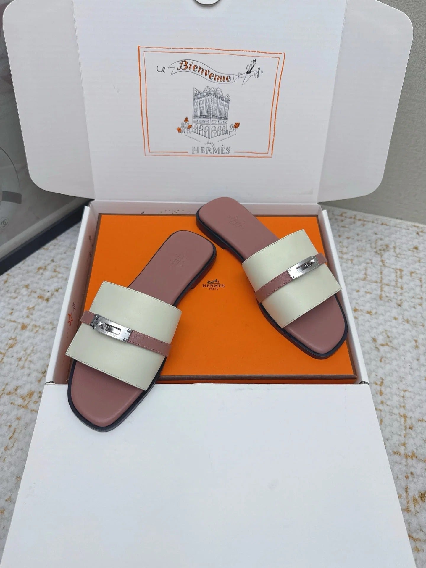 HM 26ss Oasis Sandals Dusty Rose Cream Sheepskin Sliver Buckle 625172