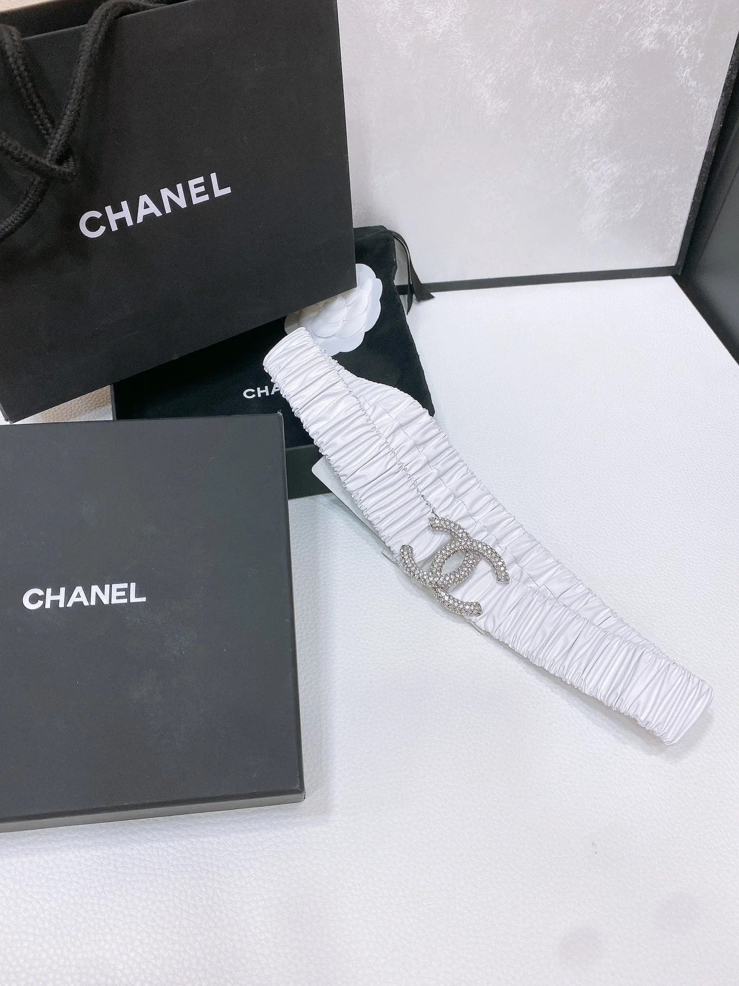 CC ELASTIC BELT 30MM IN WHITE CALFSKIN SILVER HARDWARE WITH RHINSTONES