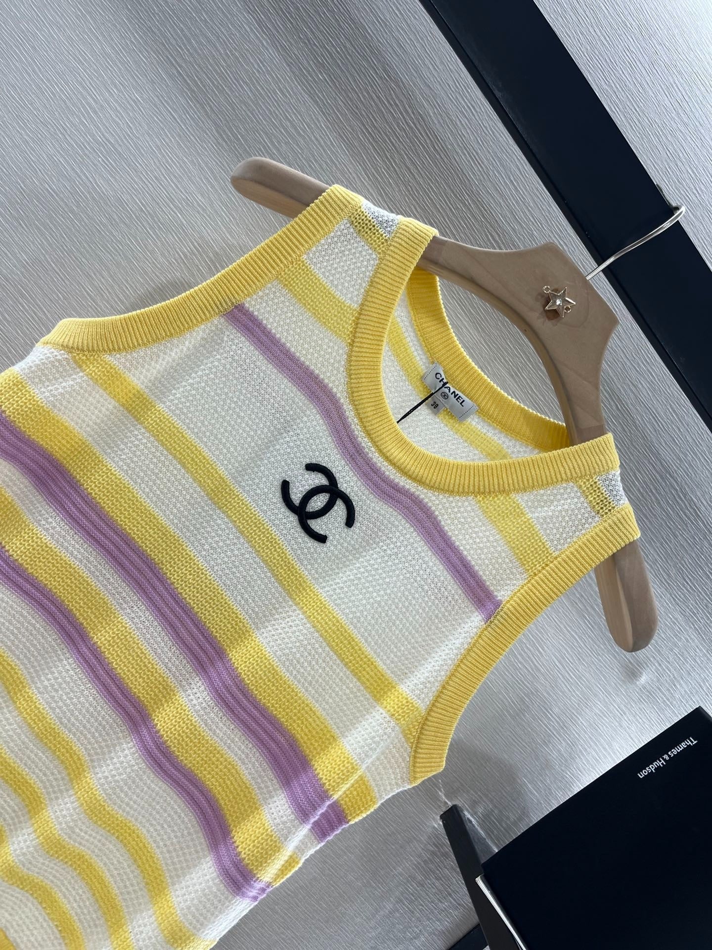 CHANEL STRIPED SLEEVELESS KNIT TOP 263403