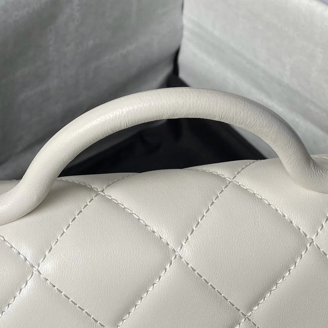 CC 25S FLAP BAG 18 CM IN WHITE LAMBSKIN WITH TOP HANDLE