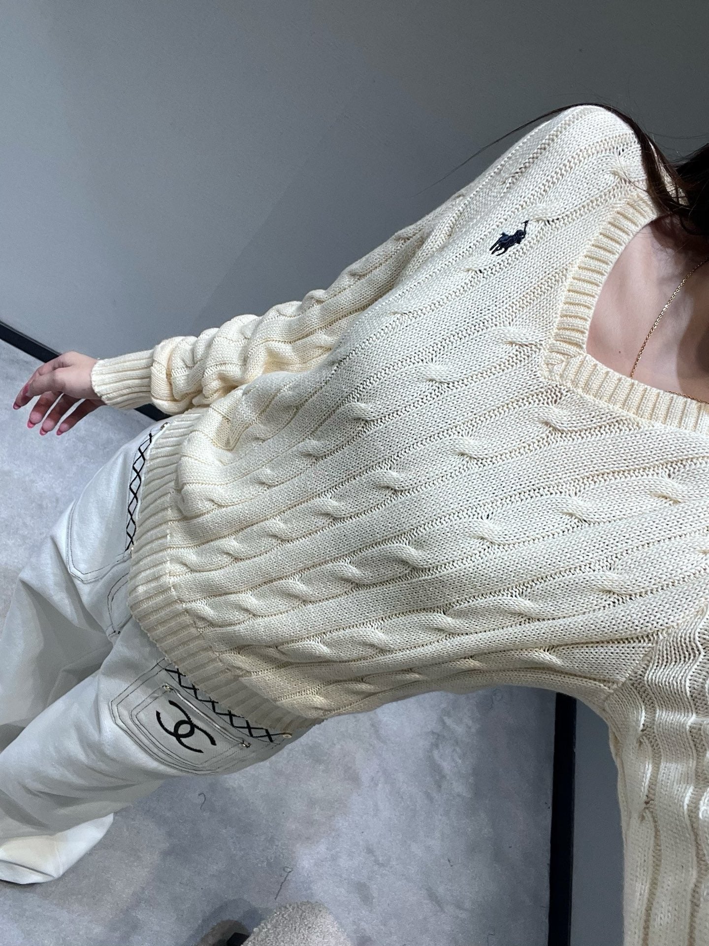 RALPH LAUREN KNITTED V-NECK SWEATER 404