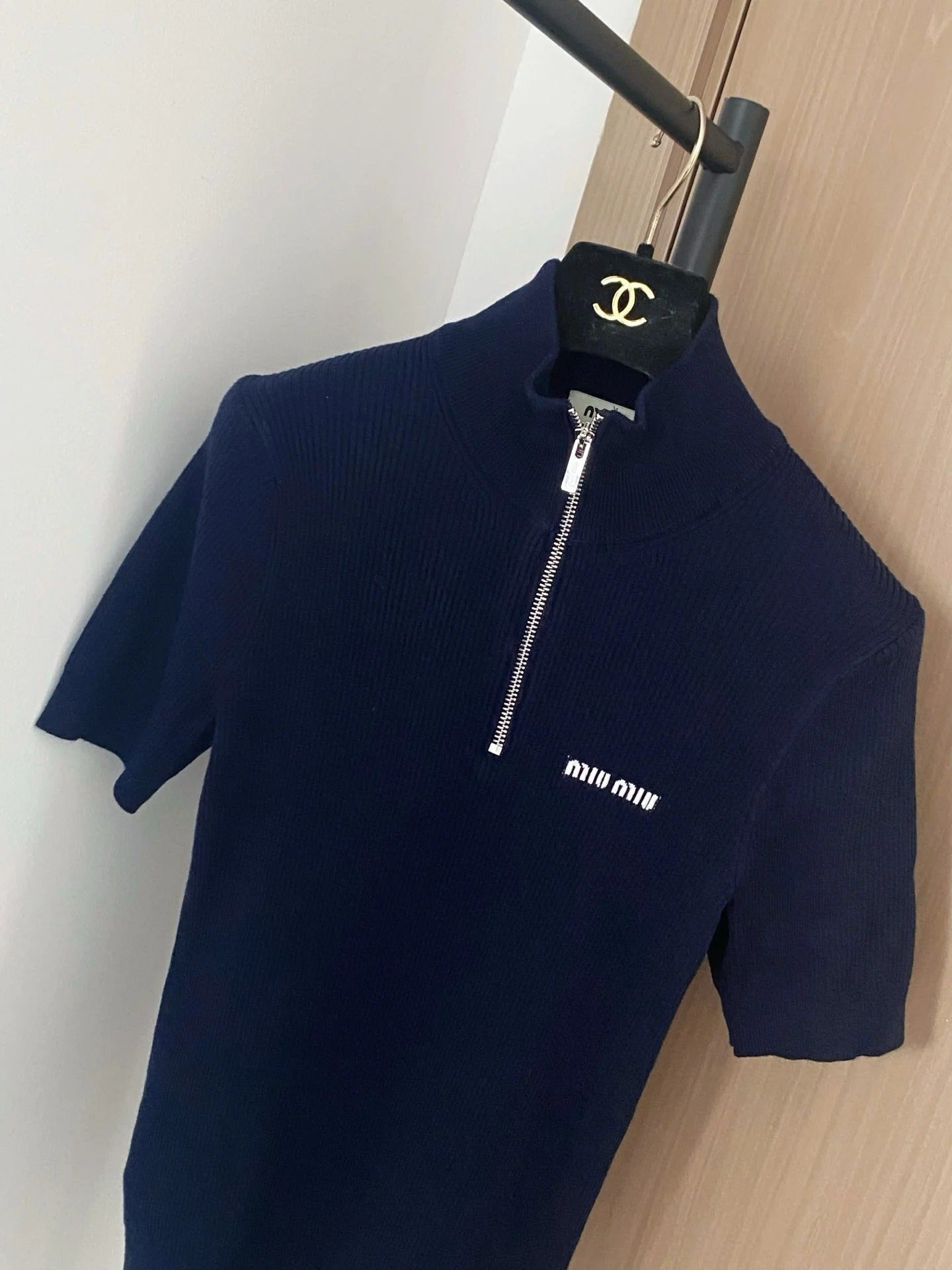 MIUMIU SHORT-SLEEVE KNIT TOP STYLE 264