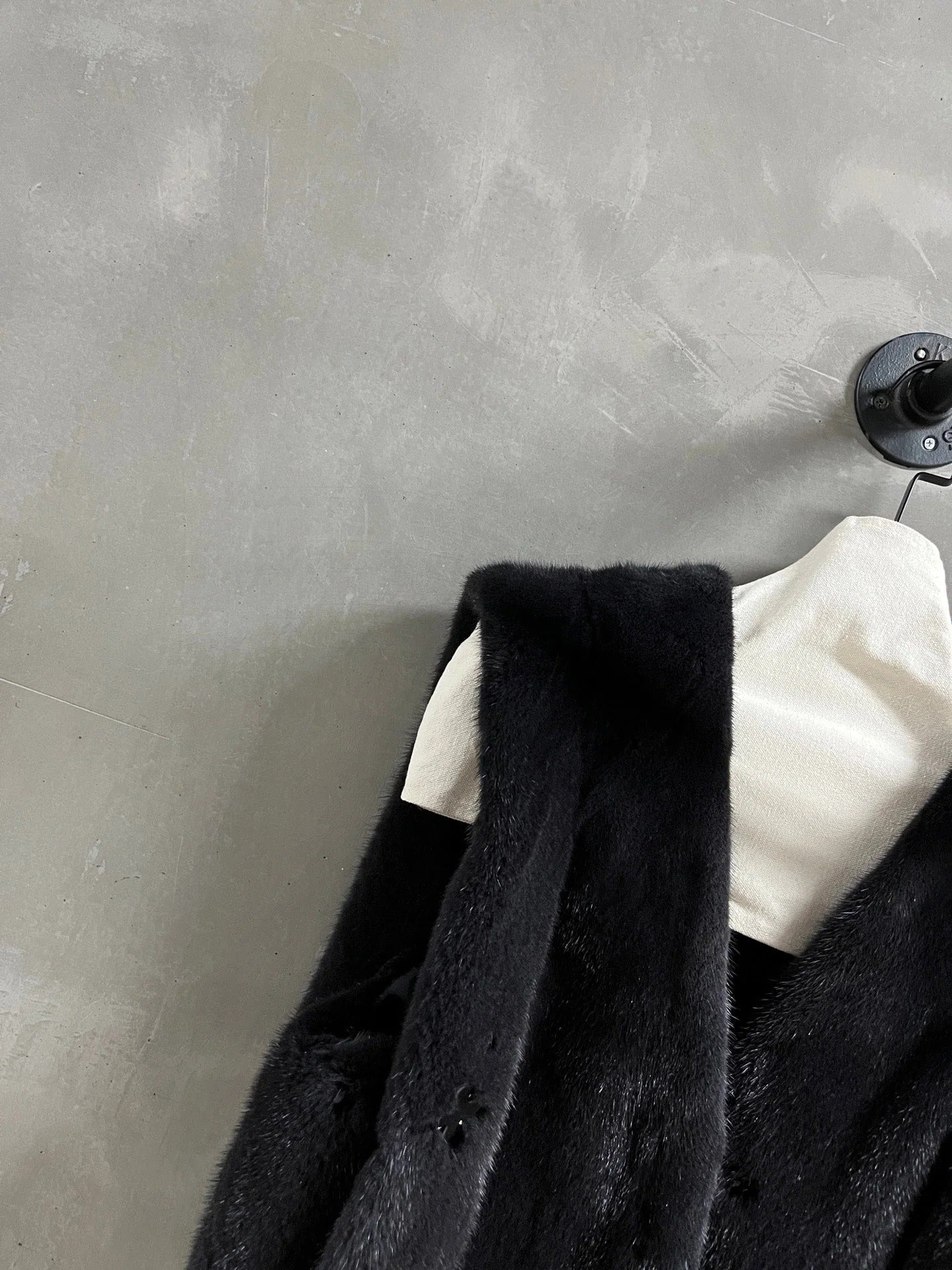 MIUMIU FUR VEST STYLE 683