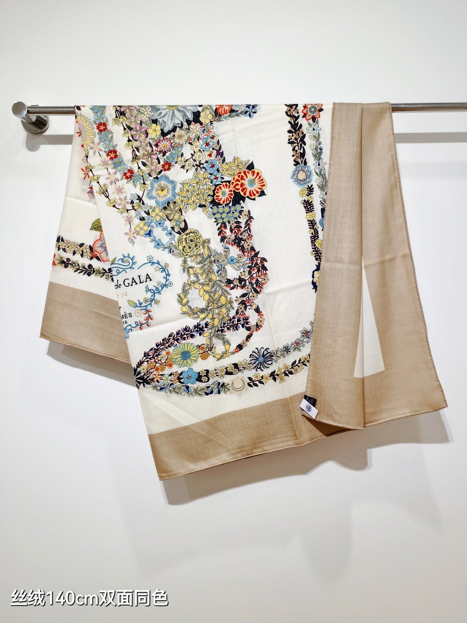HM 26ss Amazon Scarf 140 Beige White Colorful Twill Silk 126336