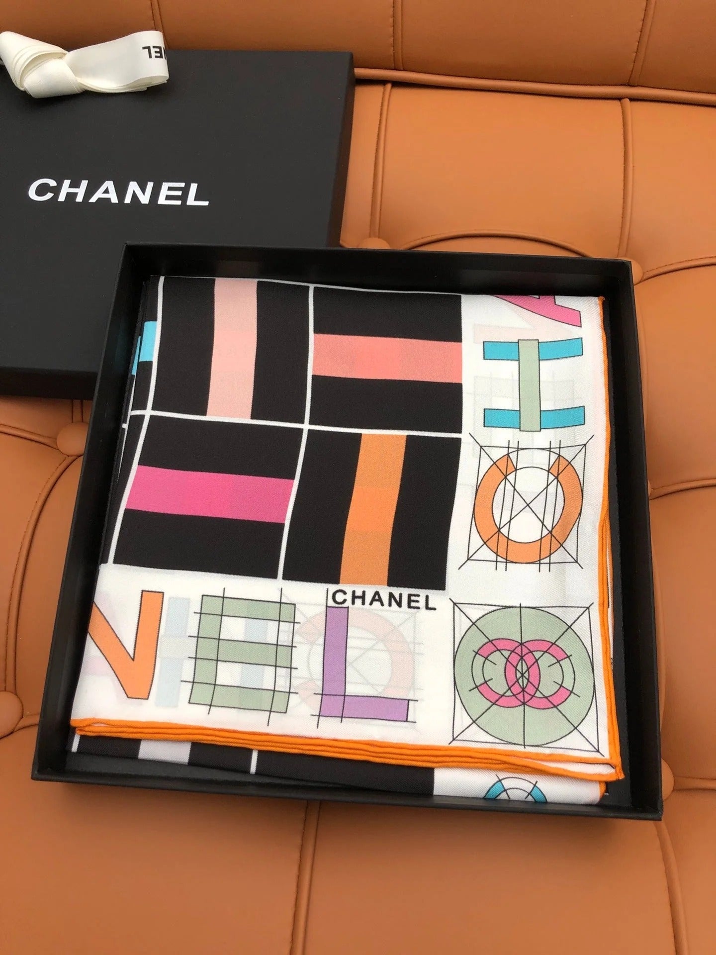 CHANEL 25S SCARF 90 IN SILK 704583