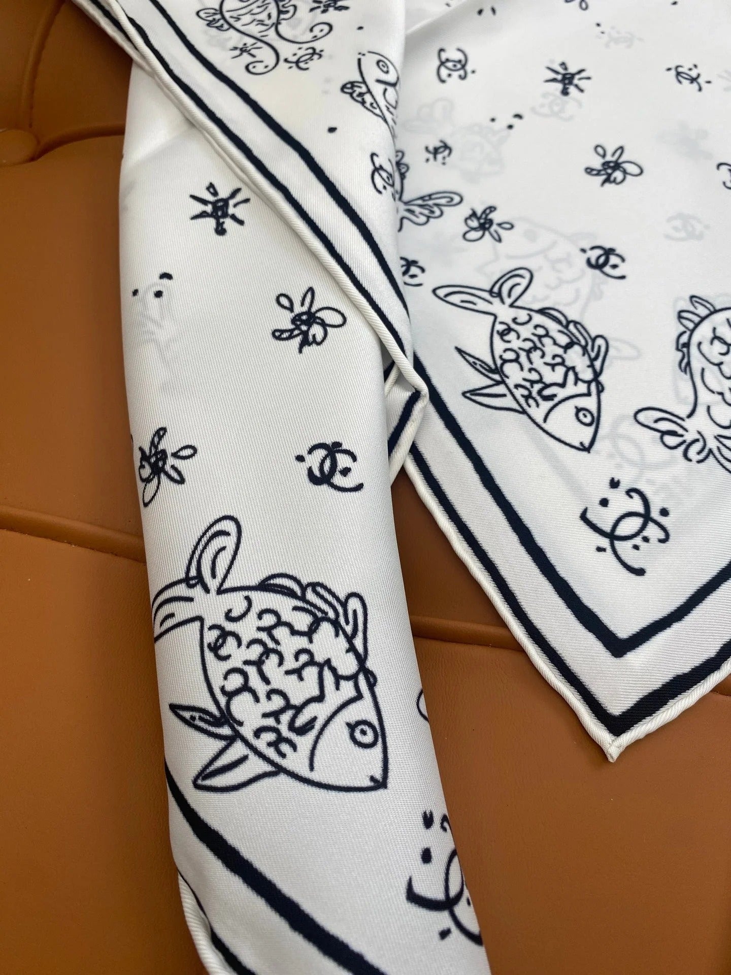 CHANEL 25S SCARF 90 IN SILK 703705