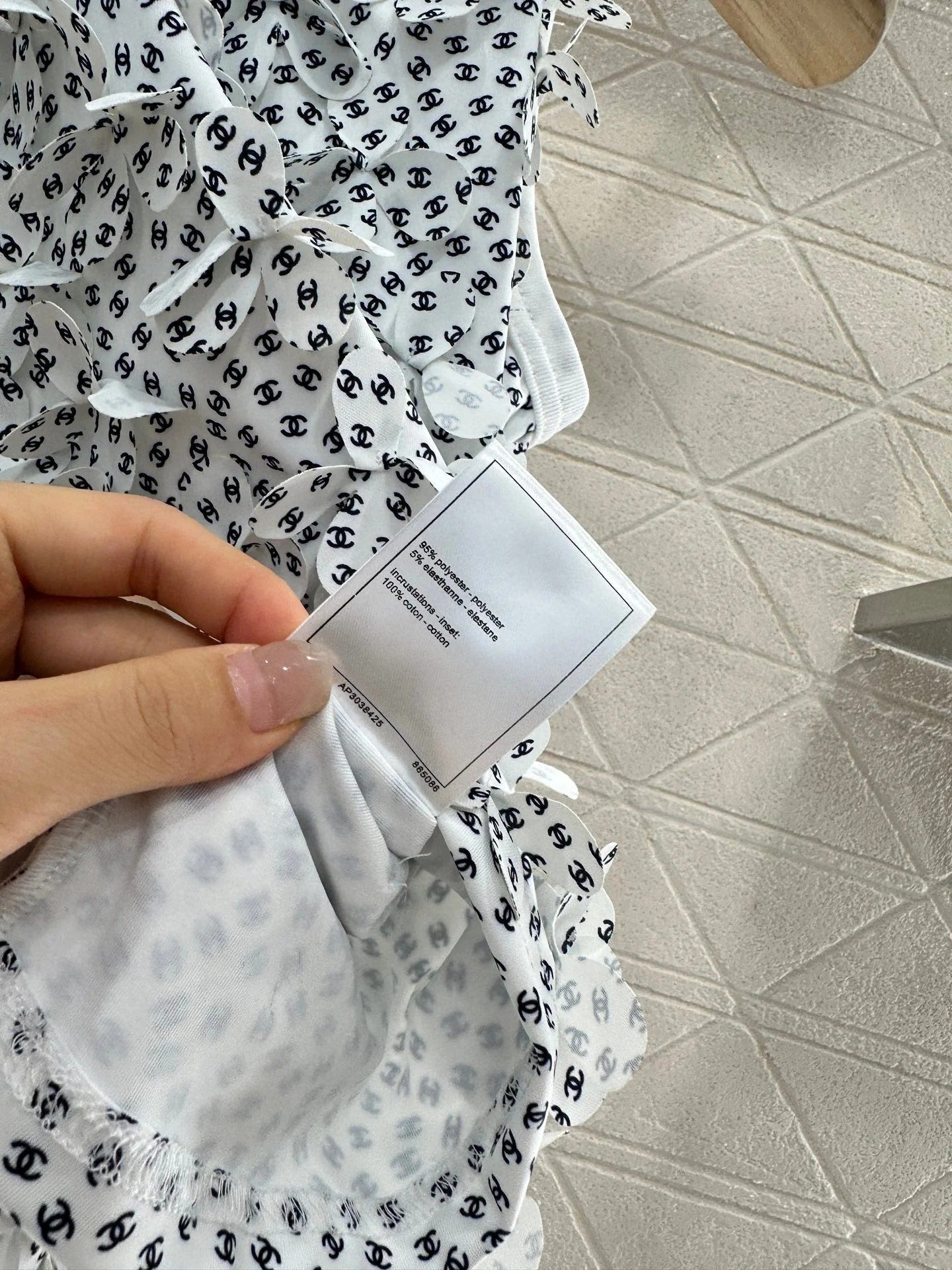 CHANEL 25S OFF-SHOULDER TANK TOP 265586