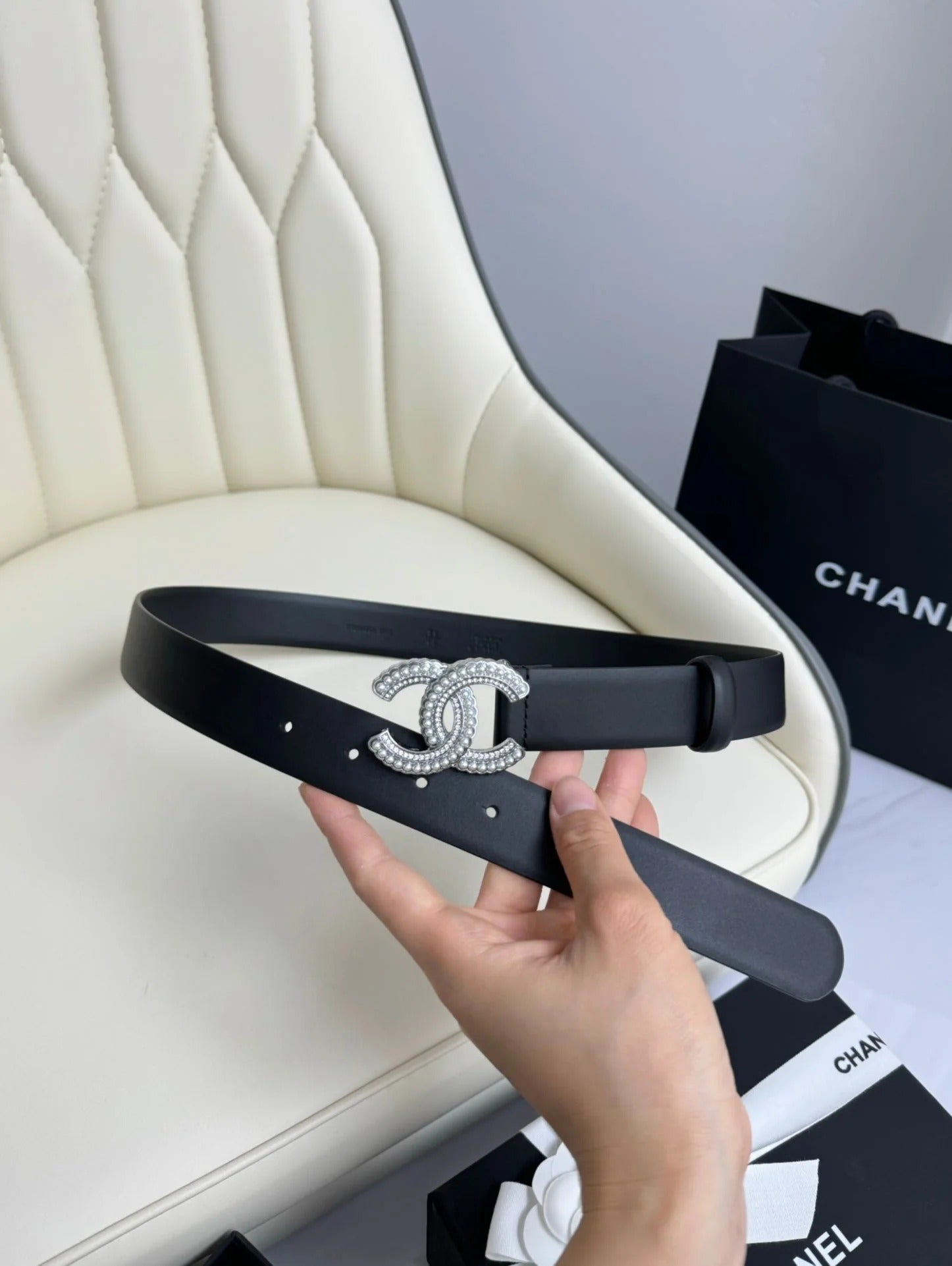 CC BELT 30MM IN BLACK SMOOTH CALFSKIN SILVER HARDWARE ATTACH PEARLS