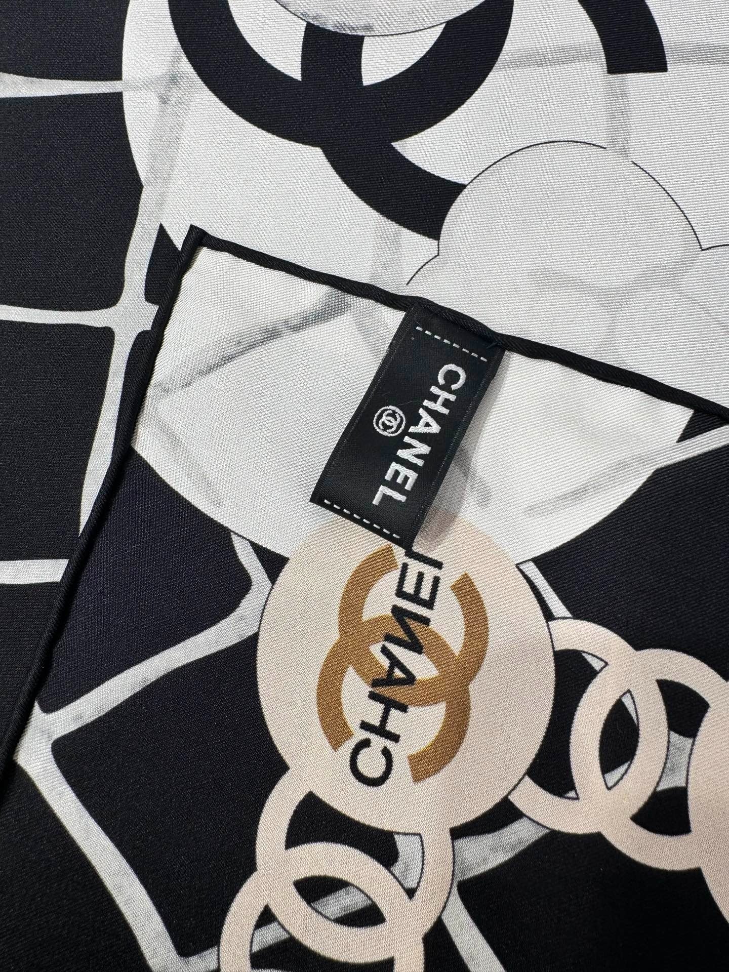CHANEL 25S SCARF 90 IN CASHMERE SILK 737220