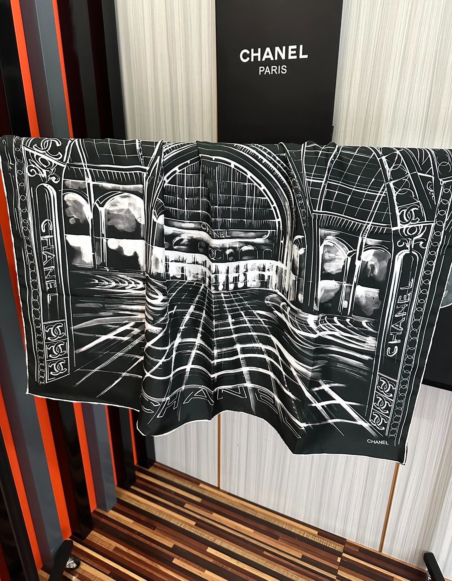 CHANEL 25S SCARF 90 IN SILK 002