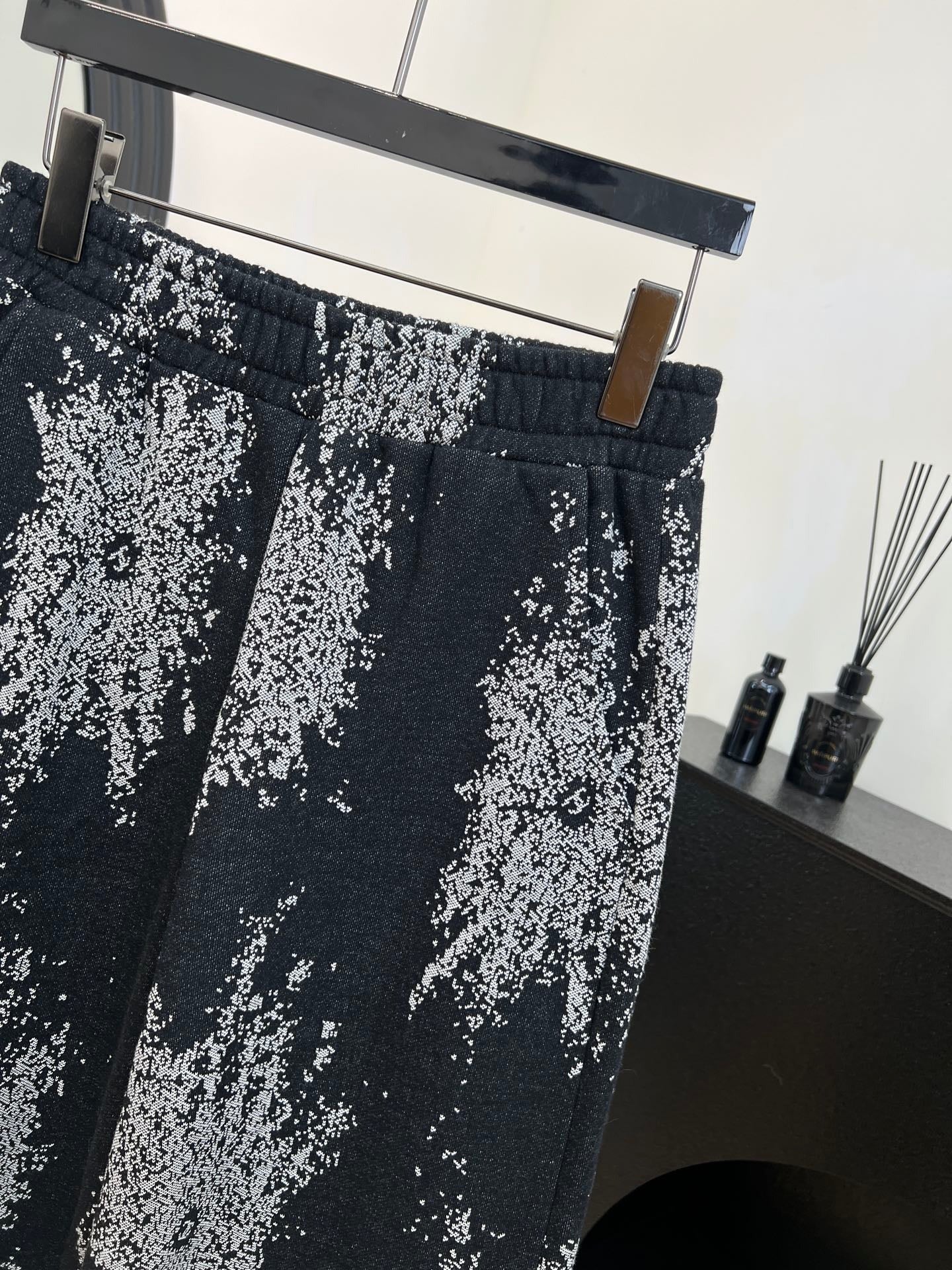 CHANEL 25S PRINTED WIDE-LEG PANTS 620489