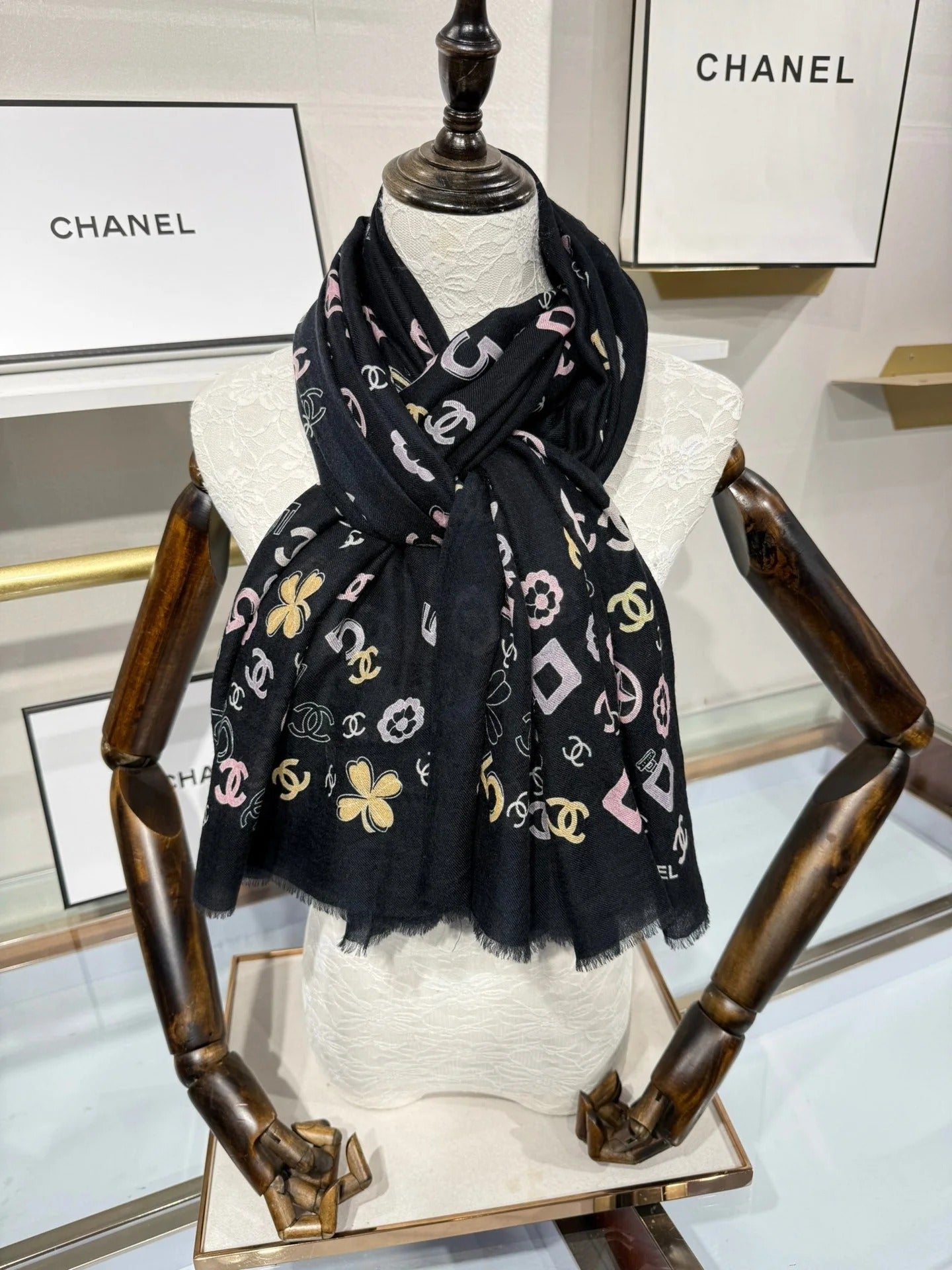 CHANEL 25S SCARF 200 IN CASHMERE 706597