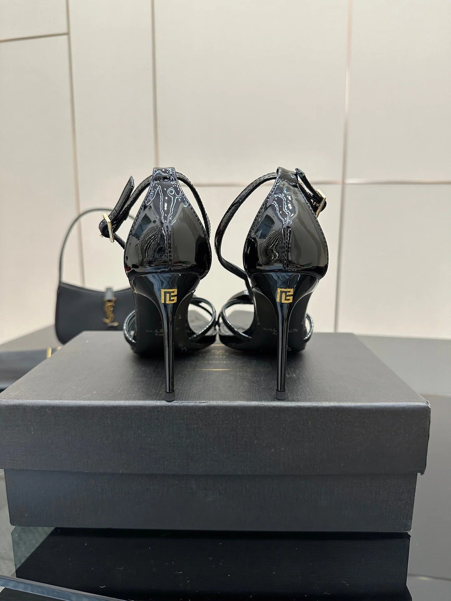 BALMAIN 25S LIPS SANDALS 10 IN BLACK SATIN
